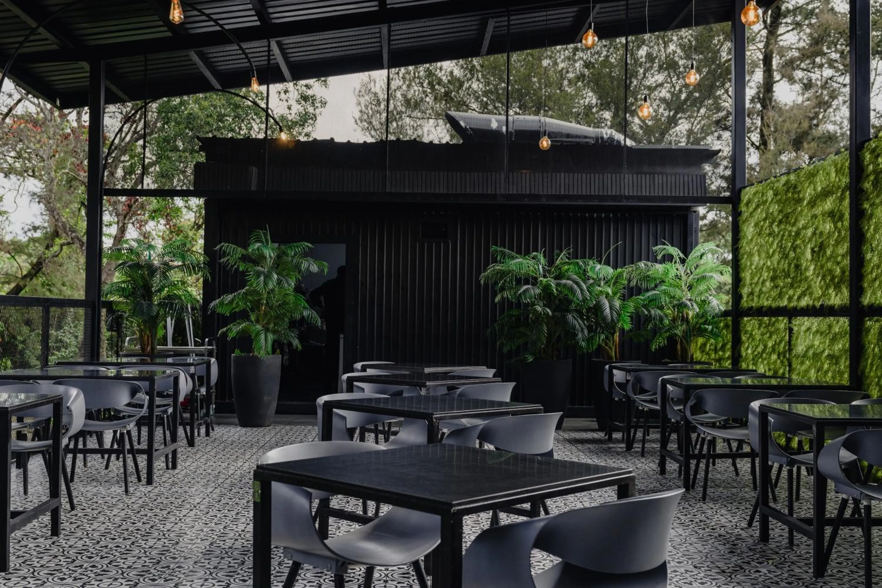 Restaurant/places to eat in Cargo88 Hotel