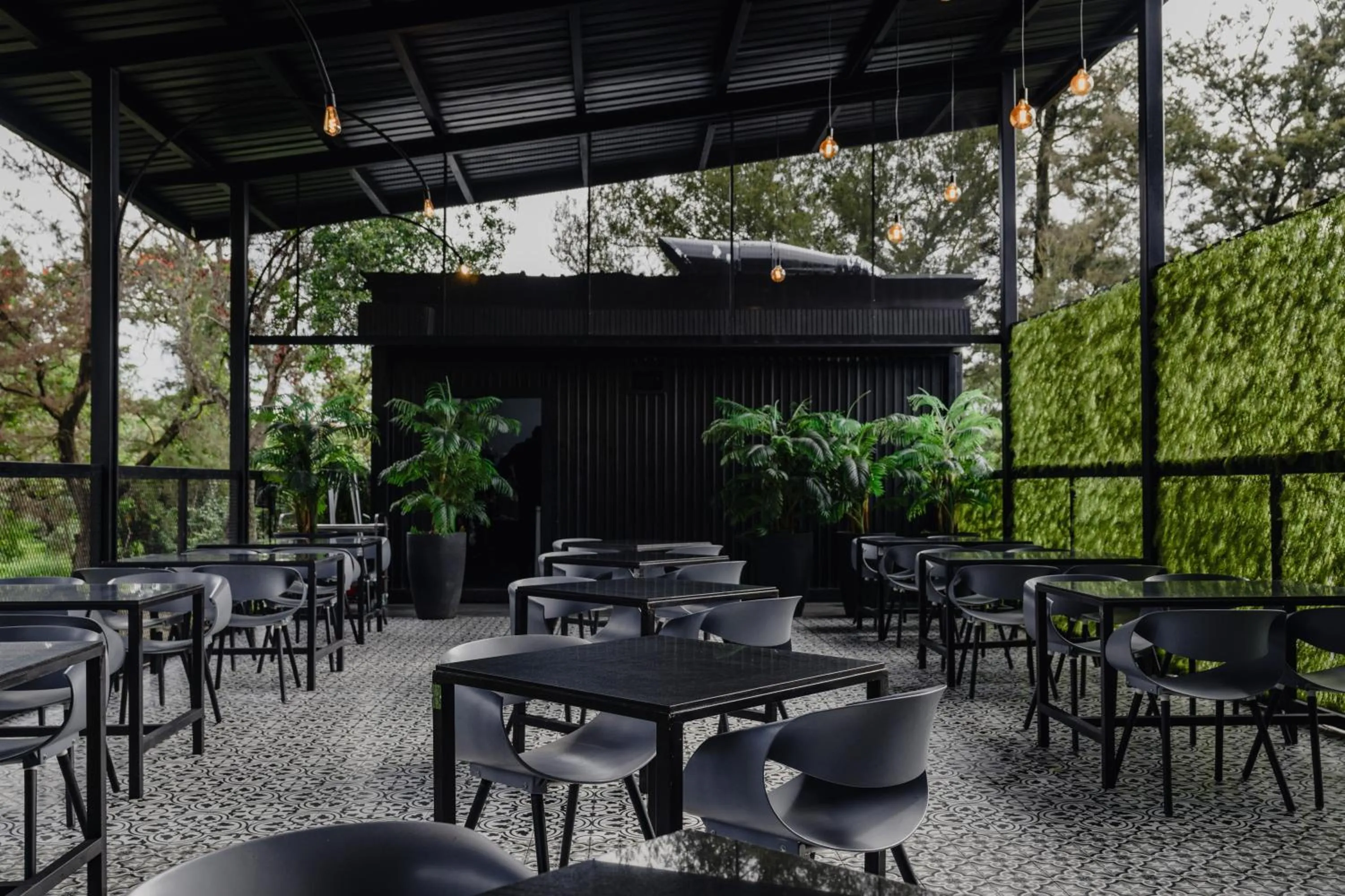 Restaurant/places to eat in Cargo88 Hotel