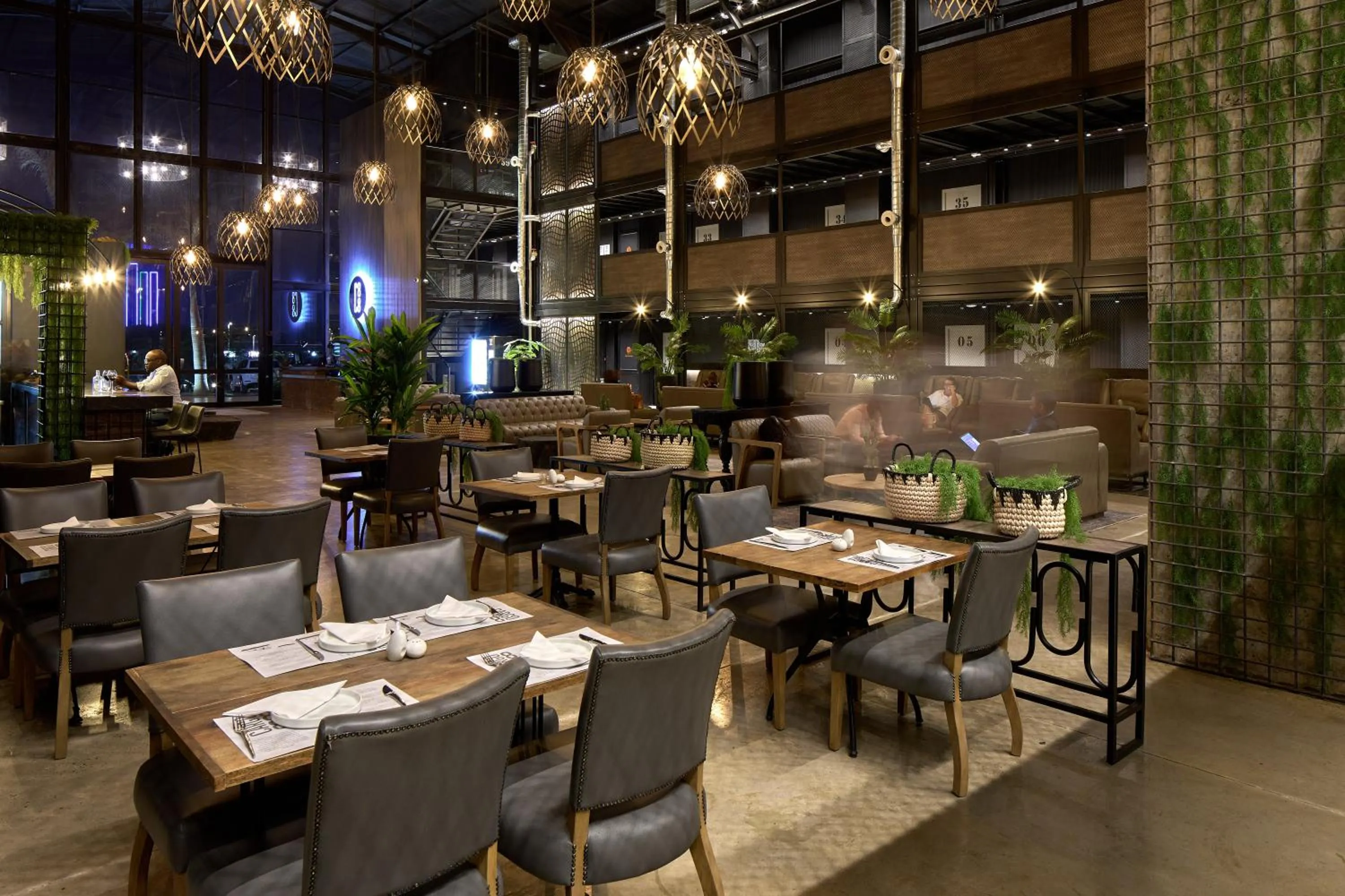 Restaurant/places to eat in Cargo88 Hotel