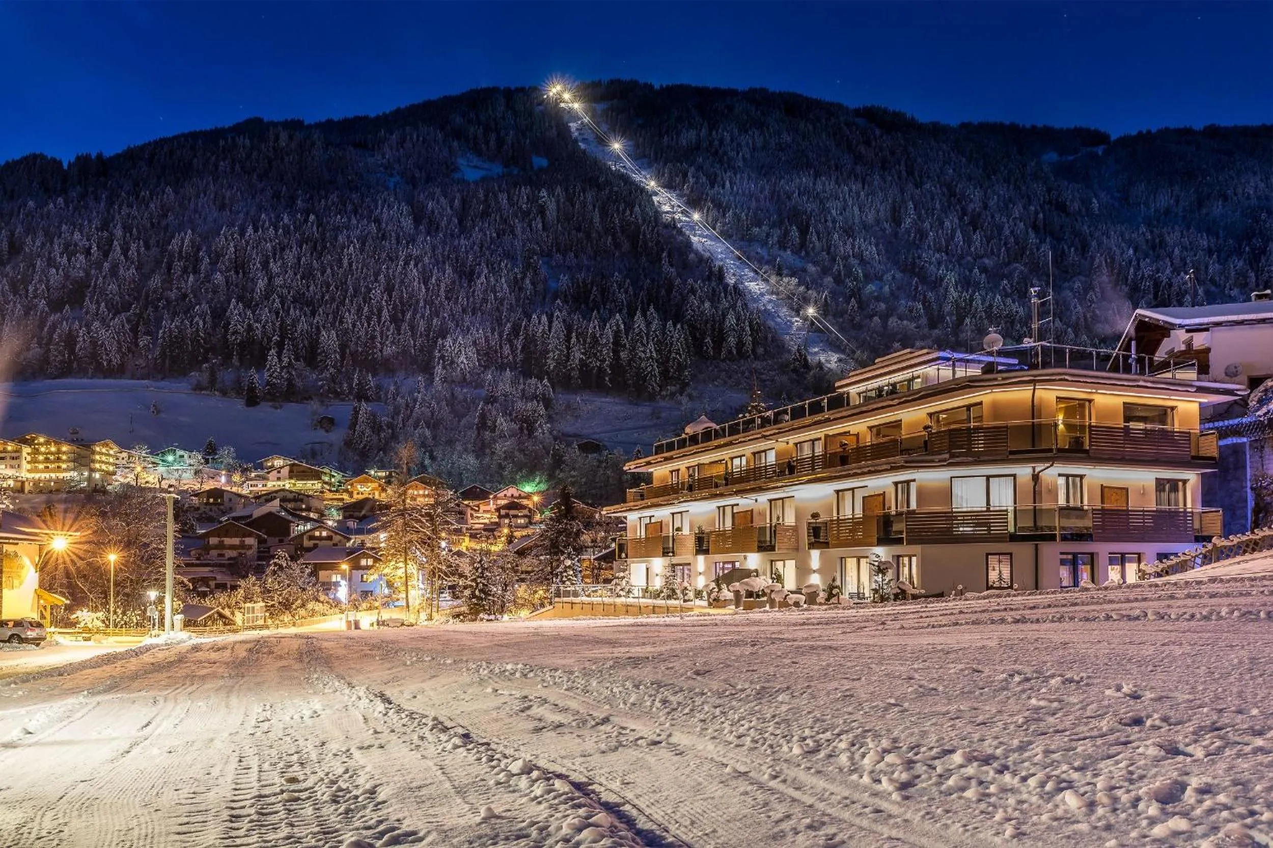 Night in Mountain Resort M&M