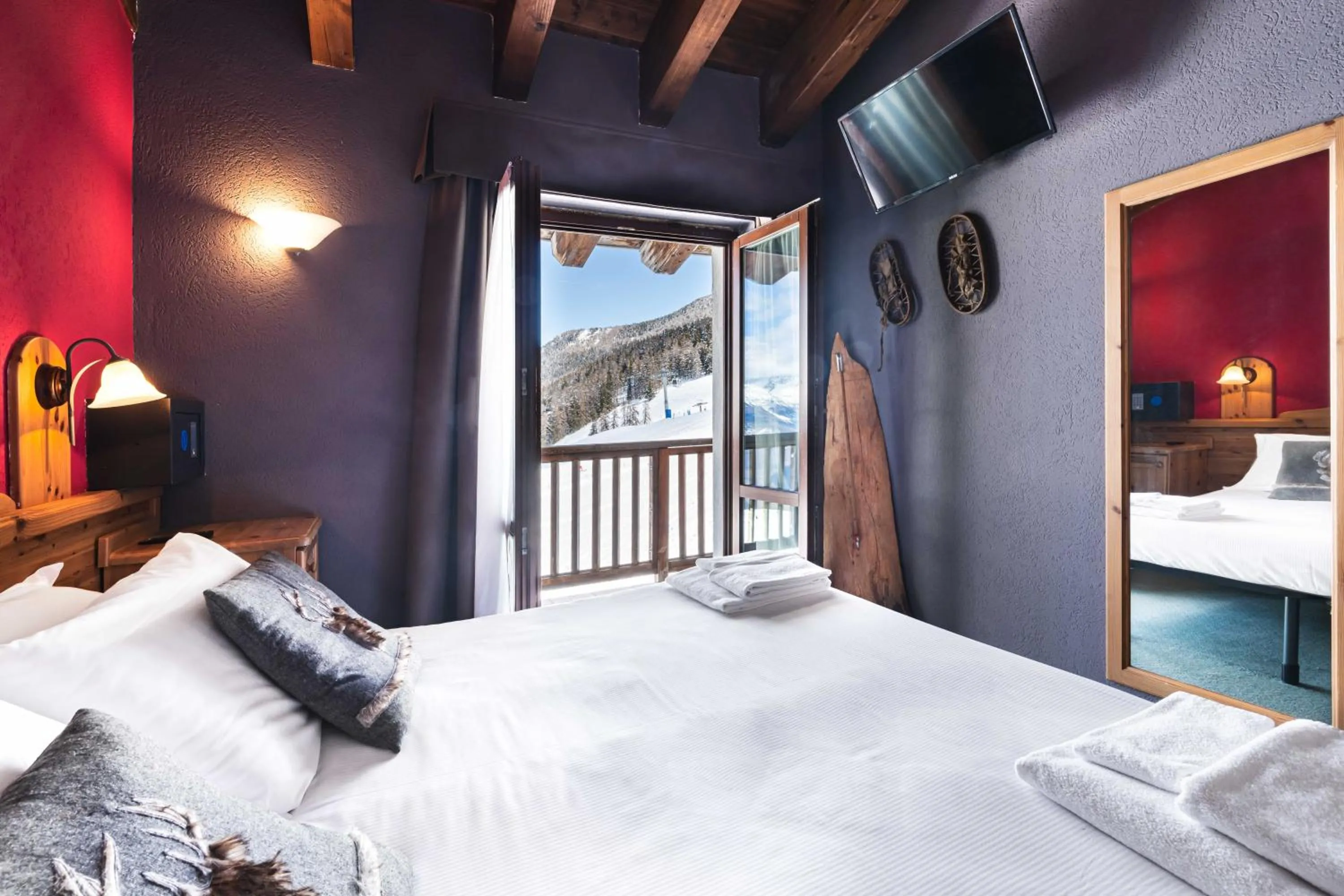 Bedroom, Bed in CHALET DES ALPES