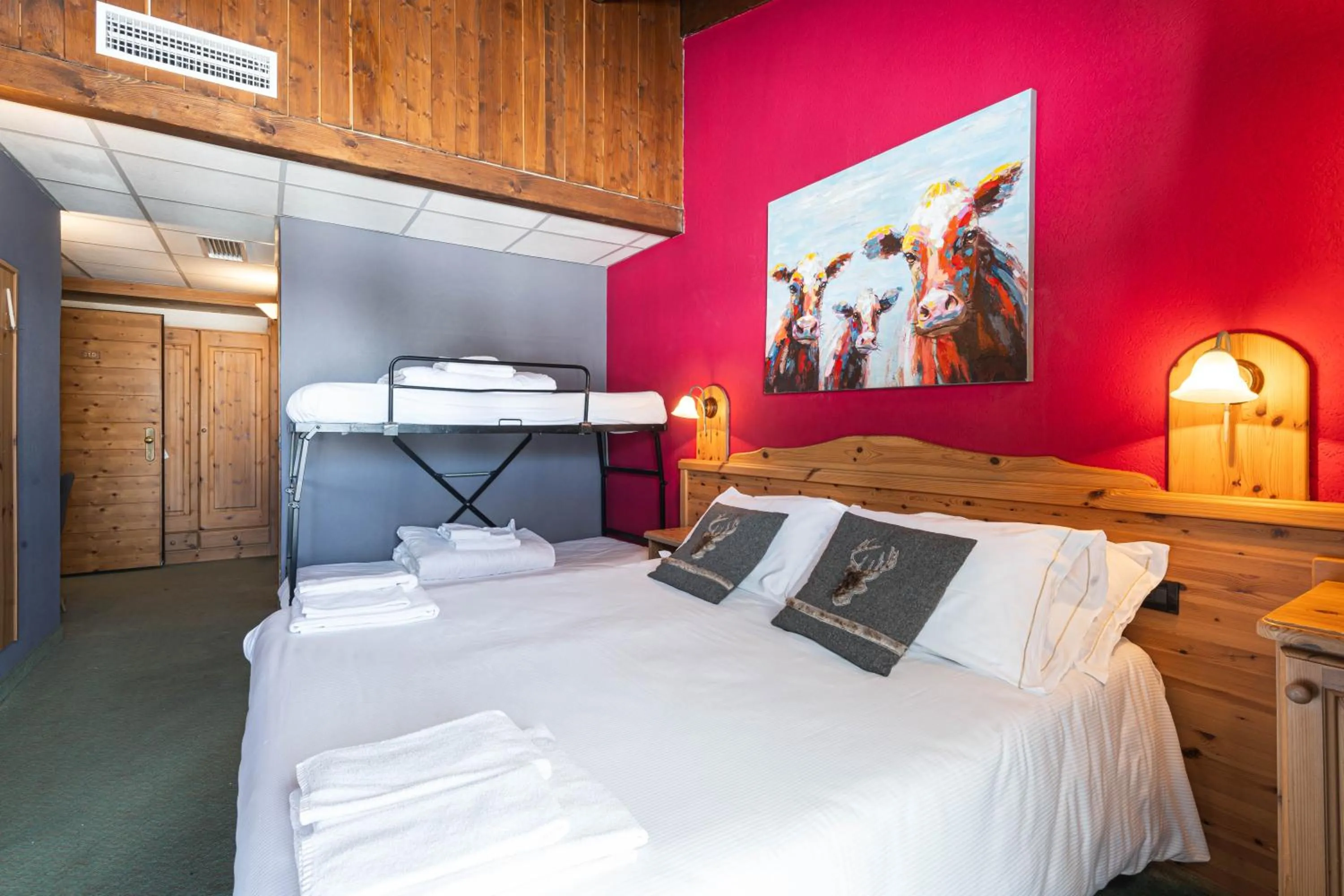 Bedroom, Bed in CHALET DES ALPES