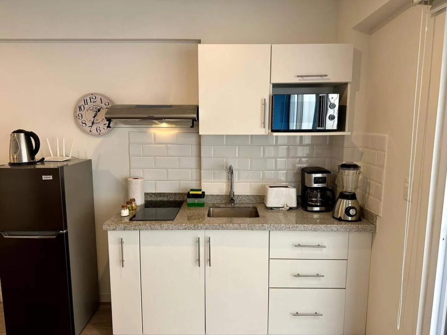 Kitchen or kitchenette in Quark Apartments
