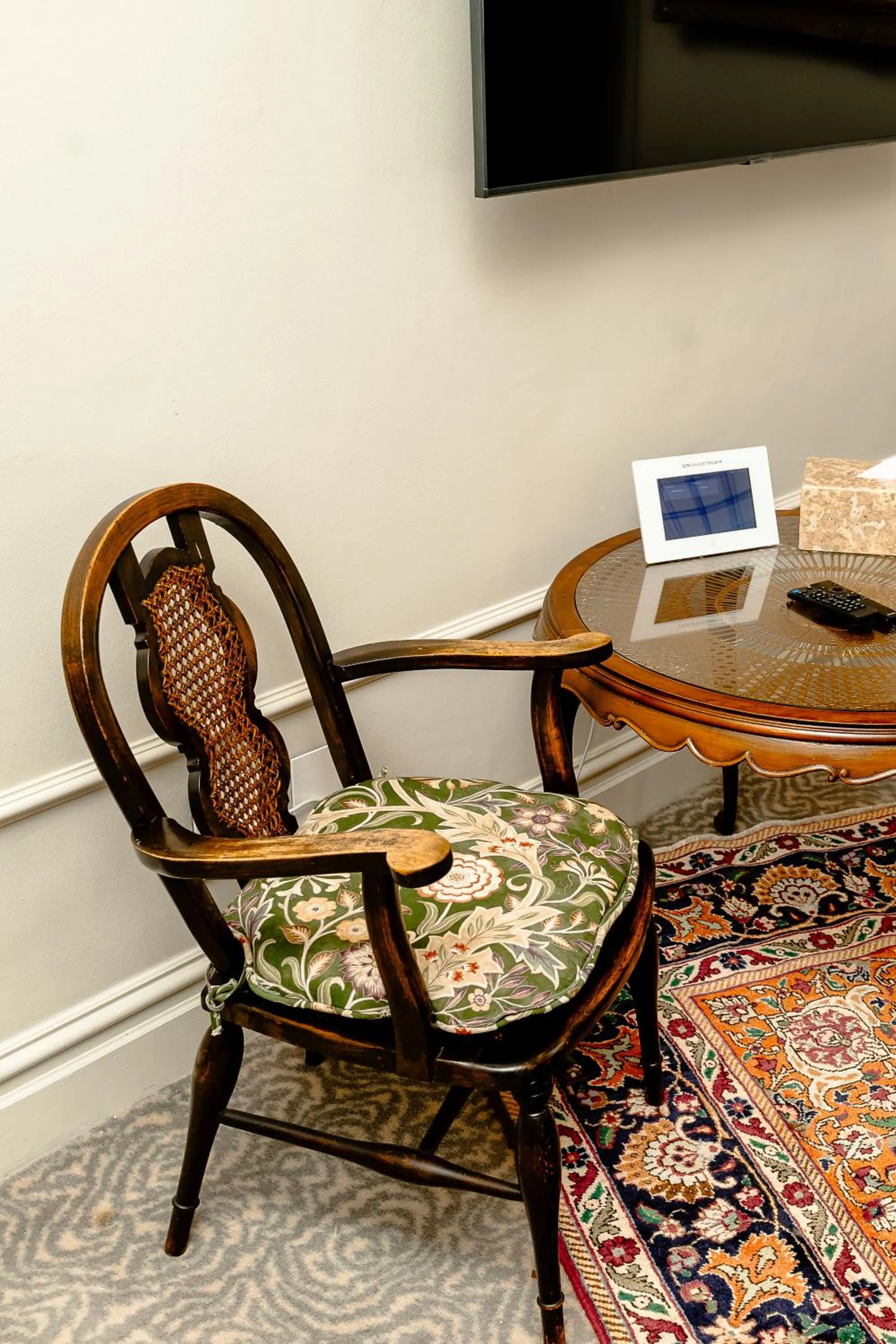 Living room in The Monarch Hotel