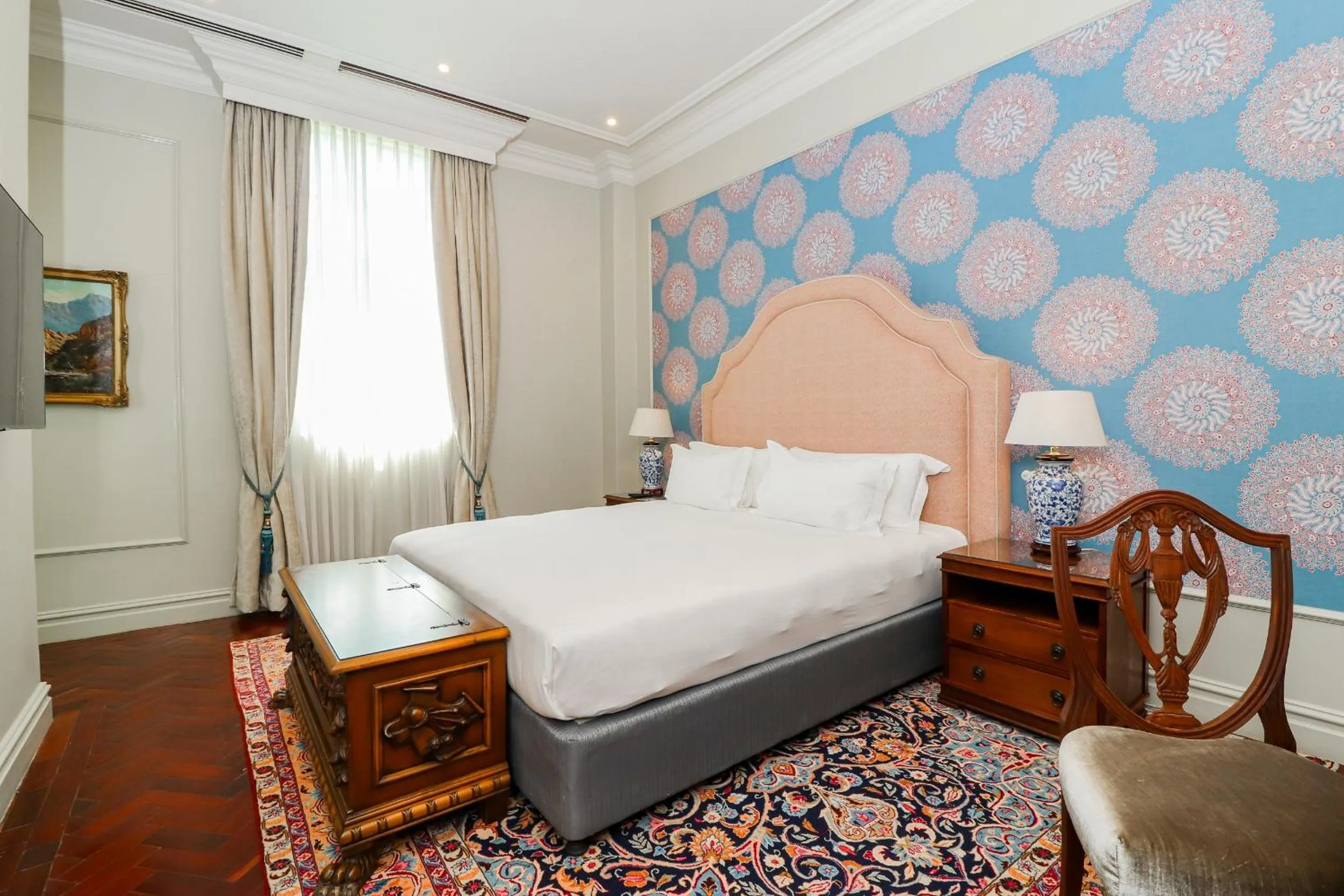 Bedroom, Bed in The Monarch Hotel