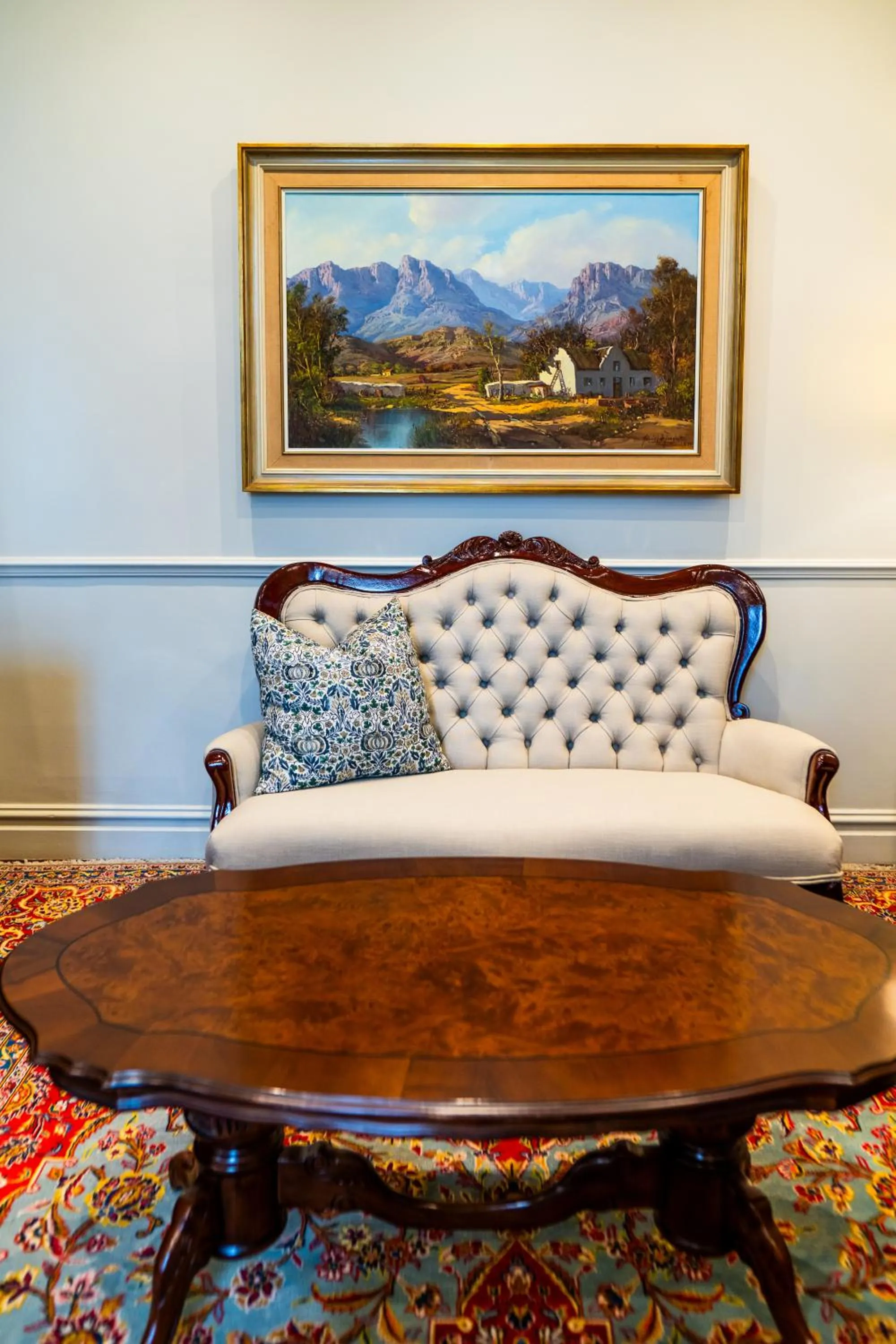 Communal lounge/ TV room in The Monarch Hotel