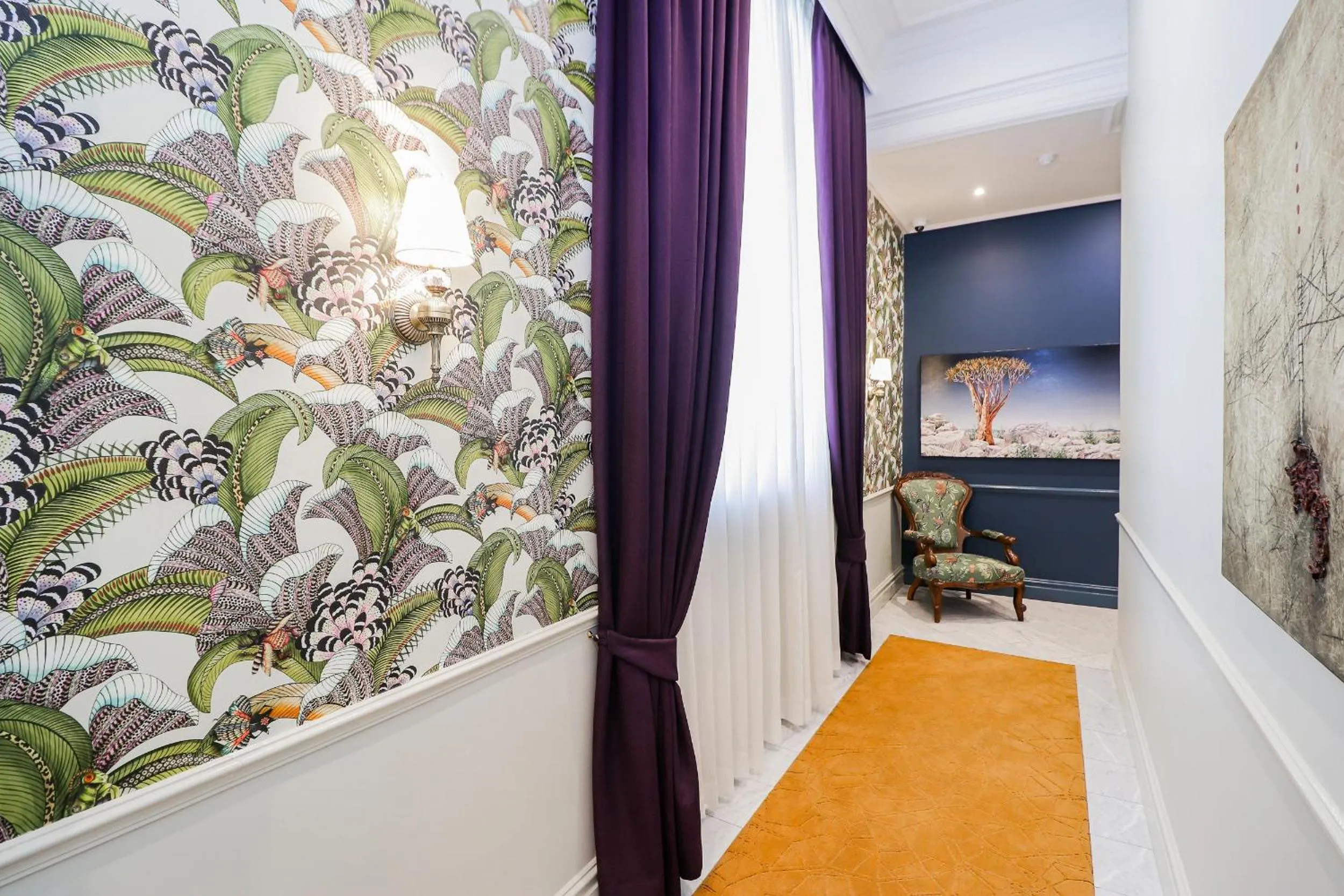 Property building, Bed in The Monarch Hotel