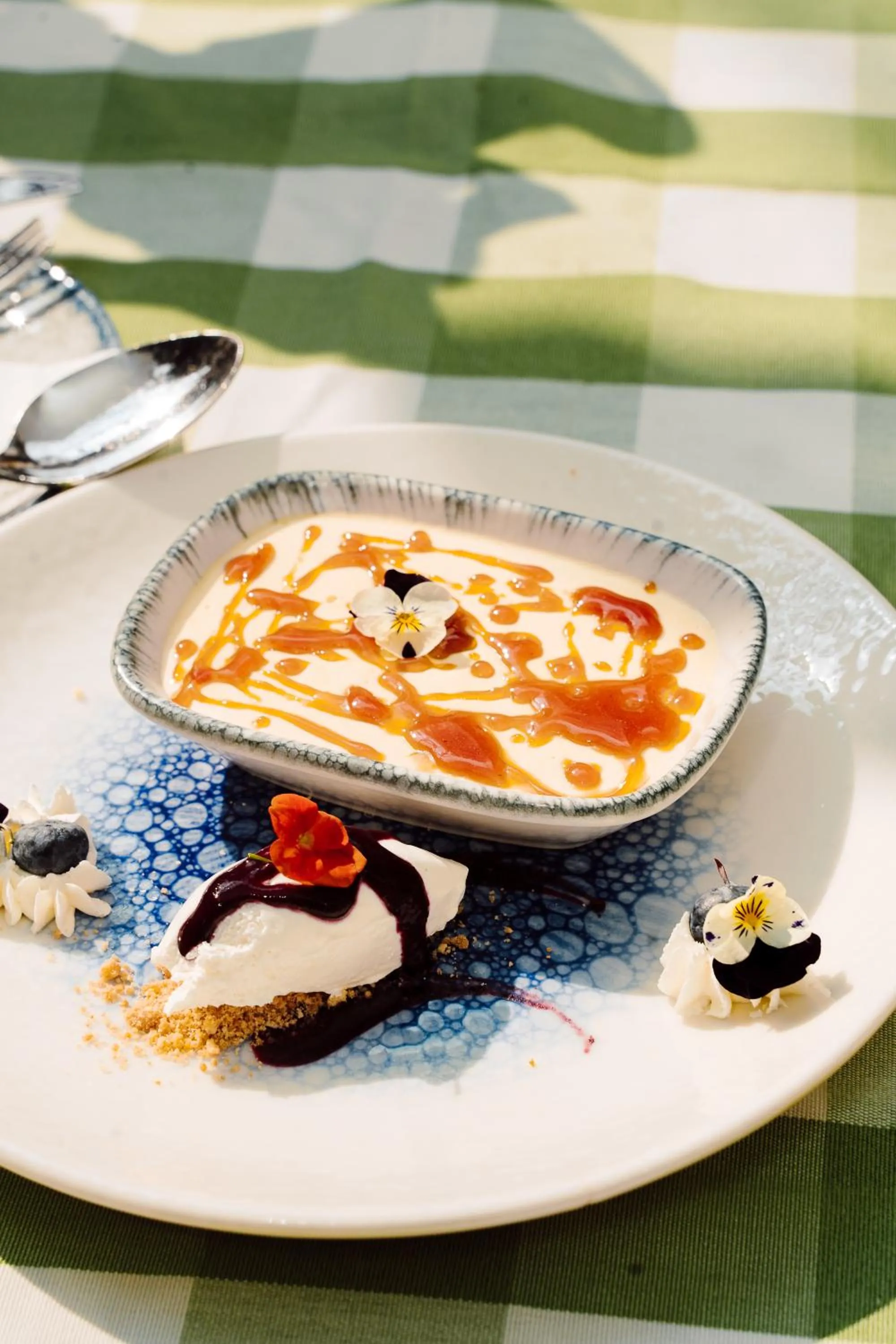 Food and drinks in The Monarch Hotel