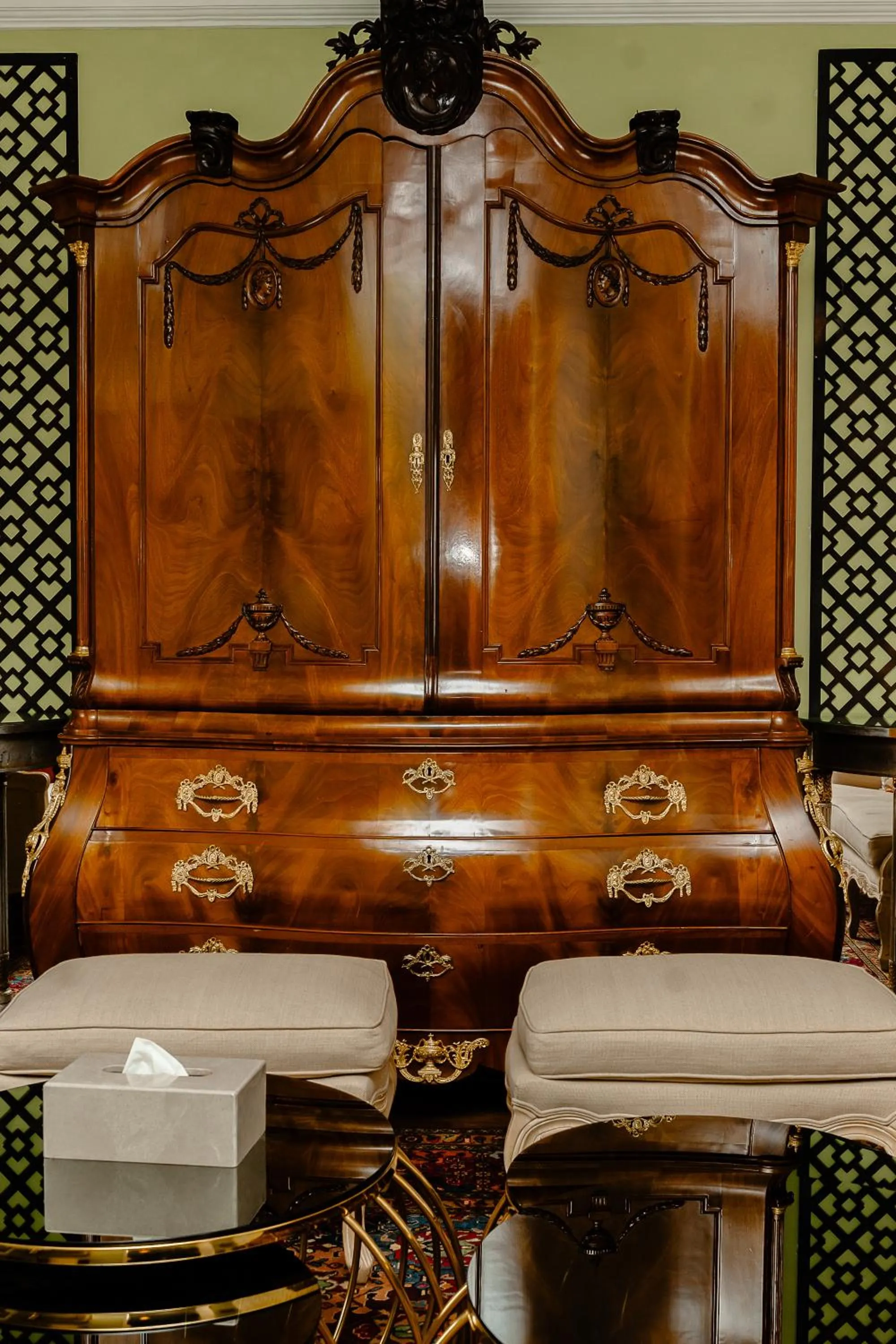 Living room in The Monarch Hotel