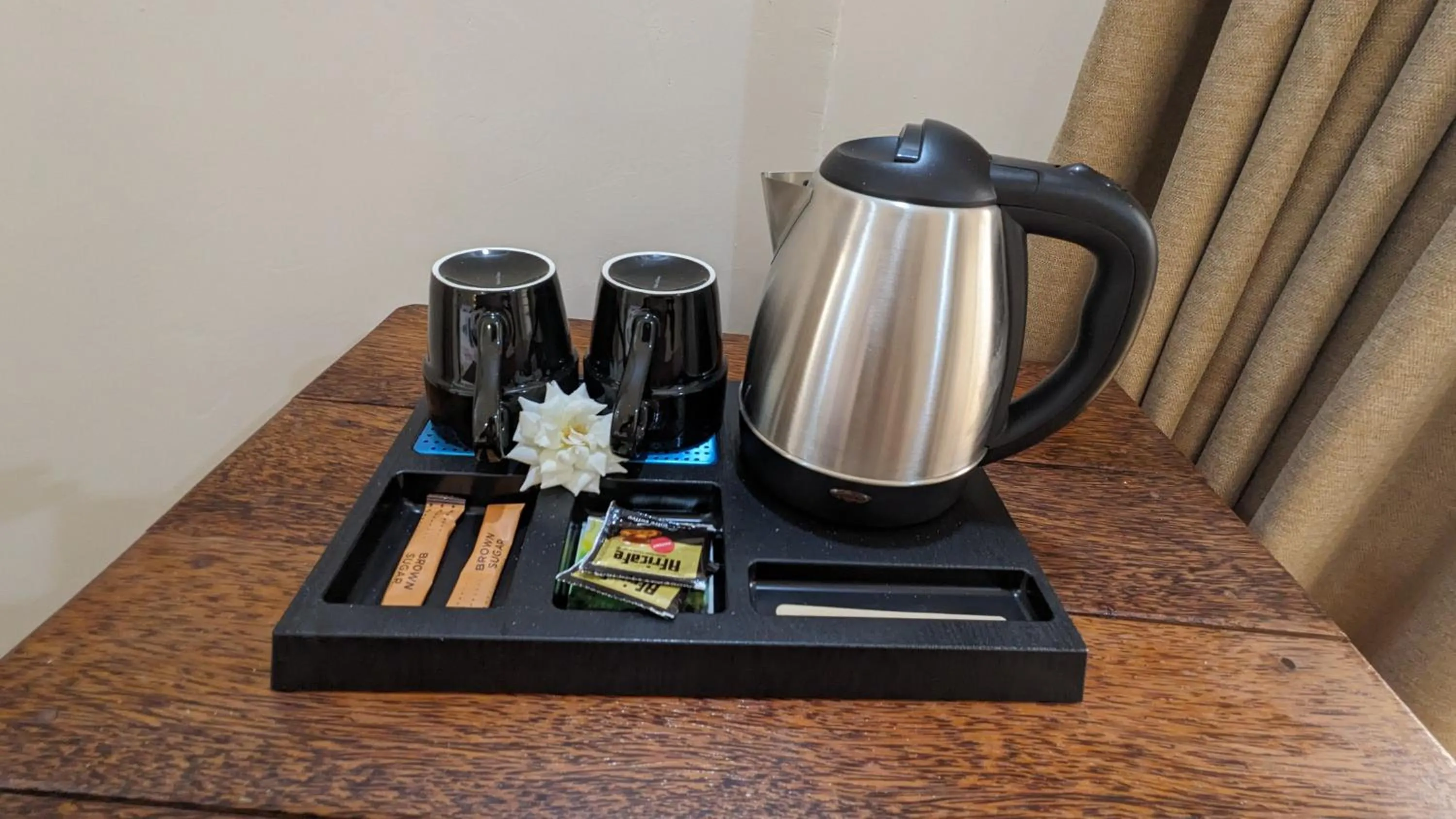 Coffee/tea facilities in Mafia Dream Hotel