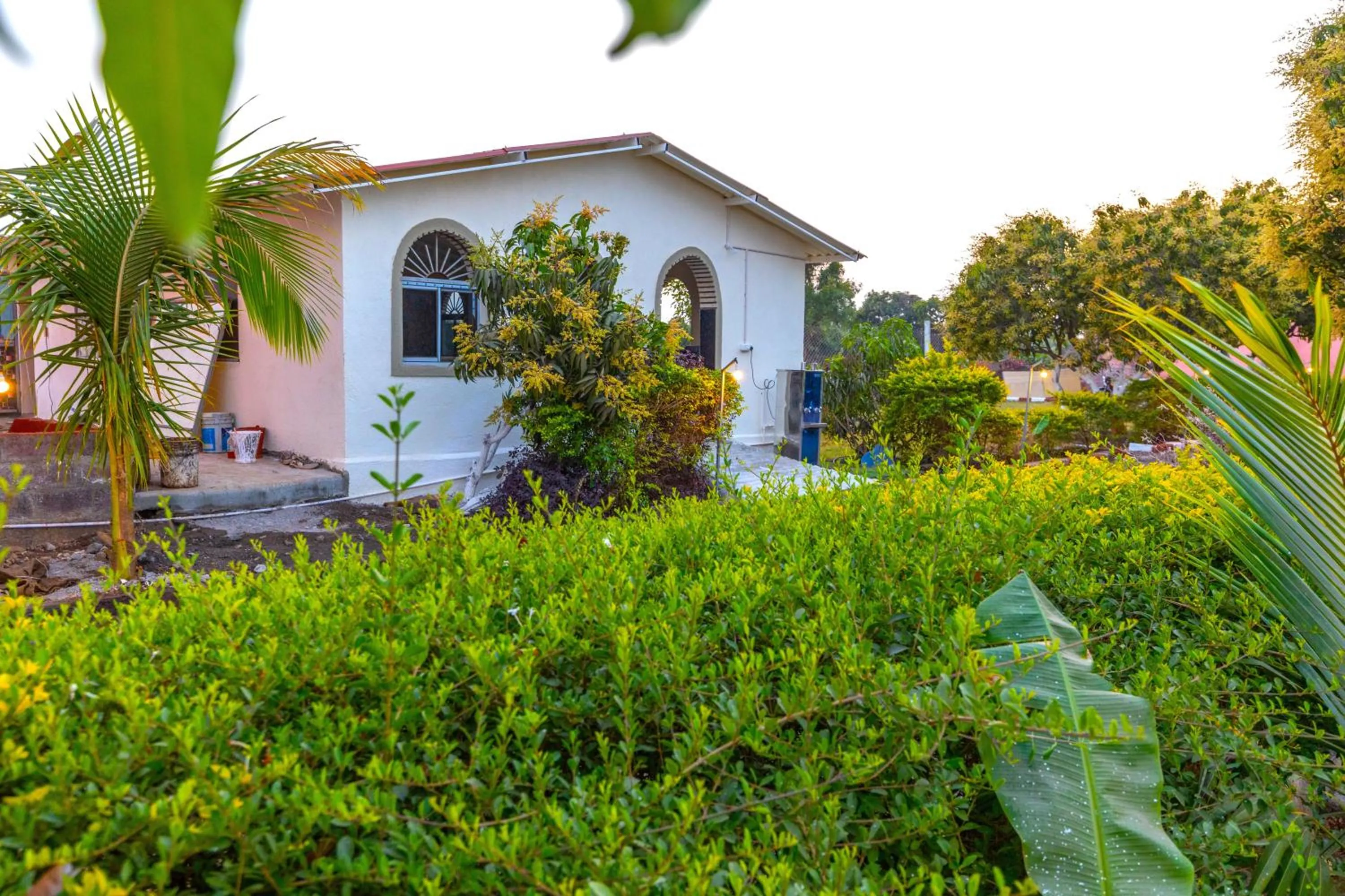 Restaurant/places to eat in AamraKunj Gir Resort