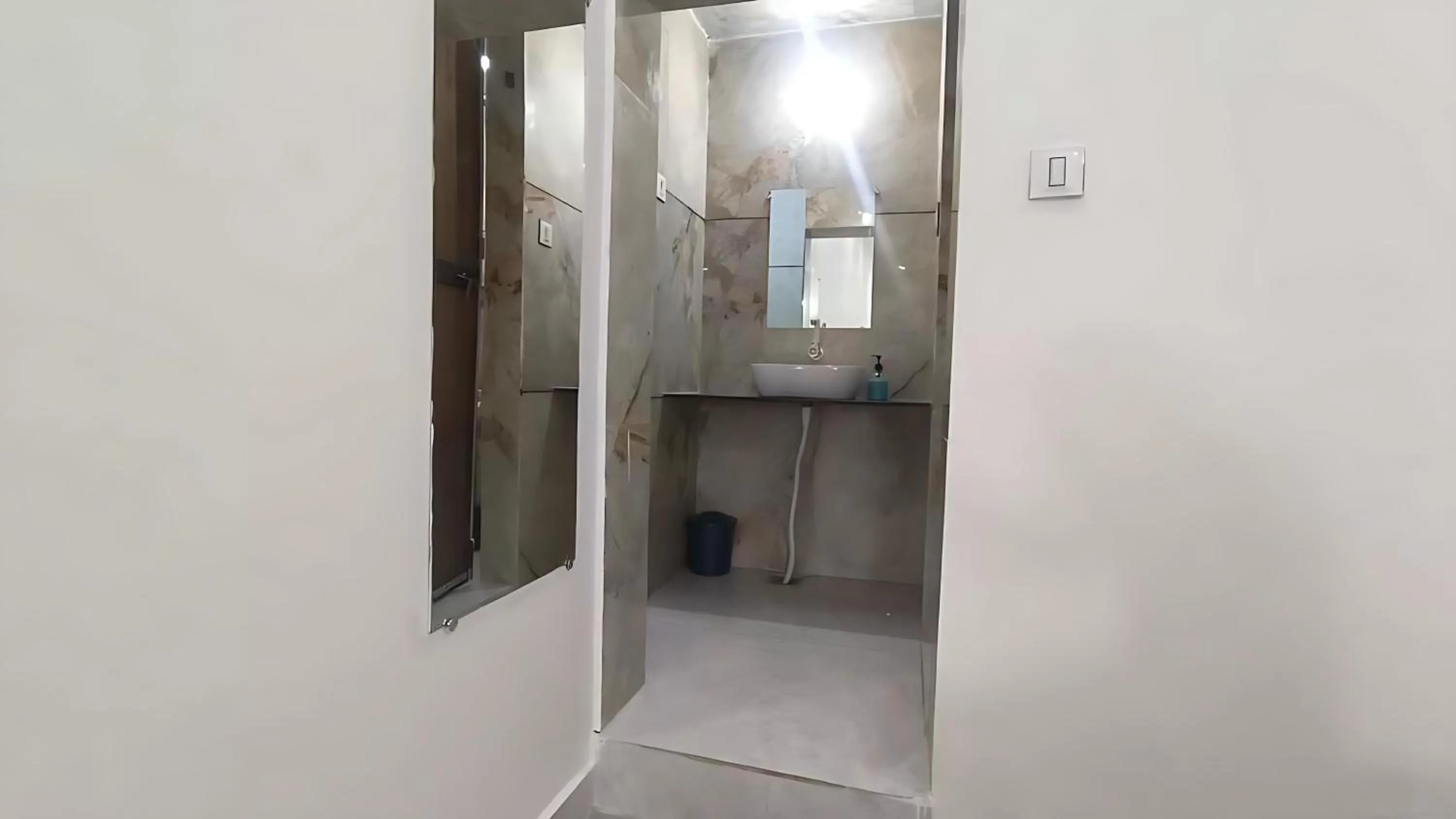 Shower in AamraKunj Gir Resort