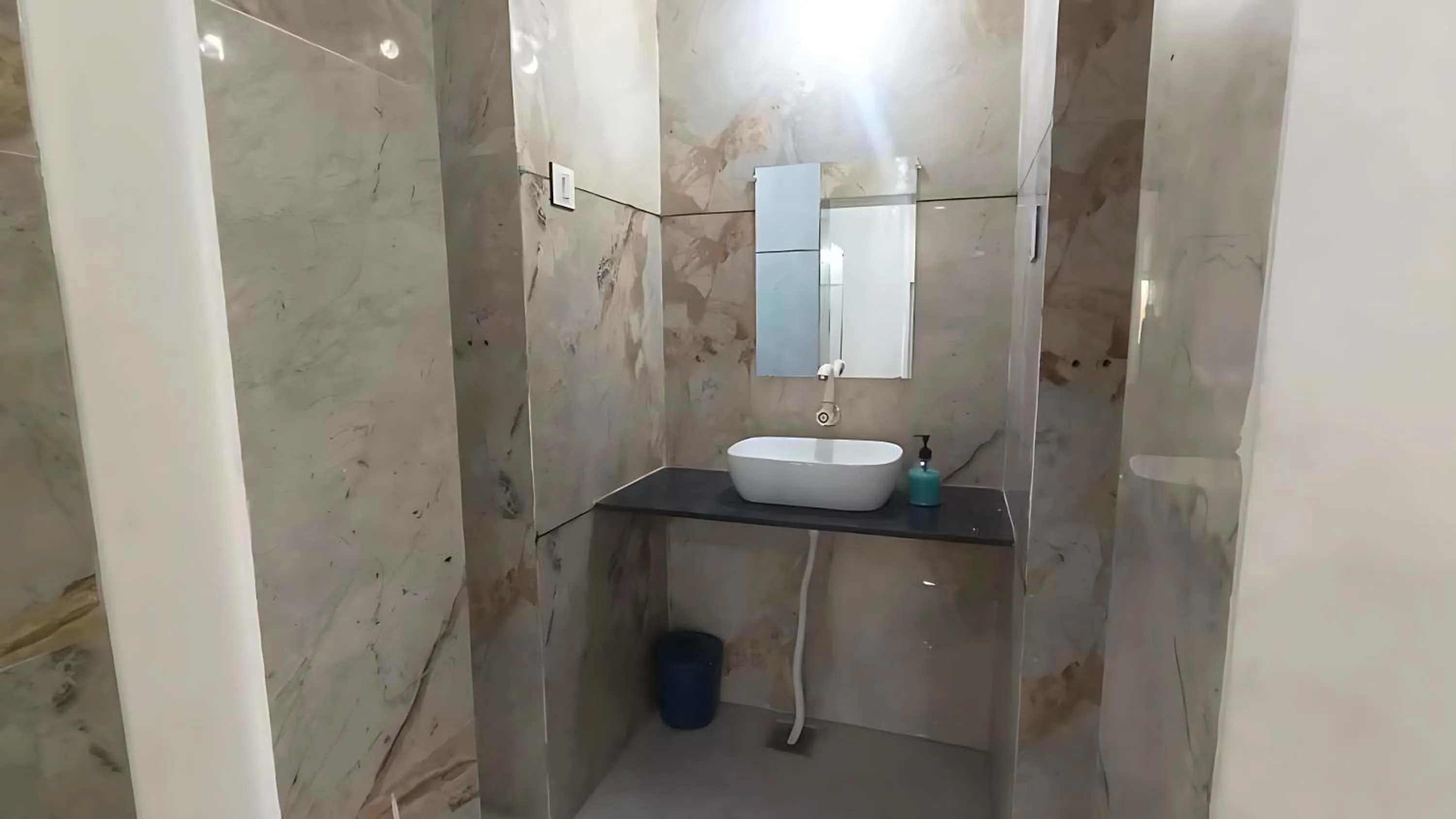 Shower in AamraKunj Gir Resort