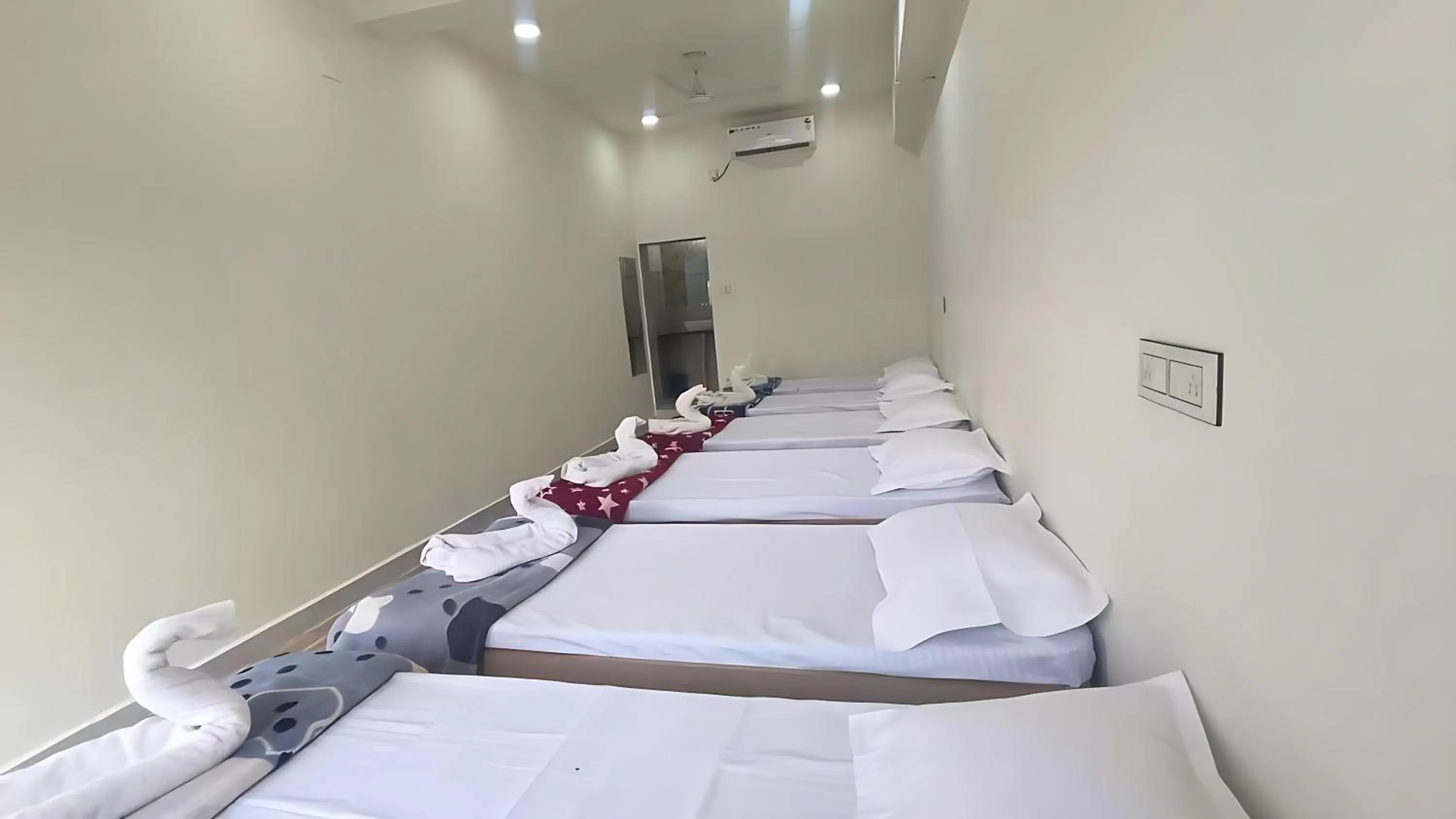 Photo of the whole room in AamraKunj Gir Resort