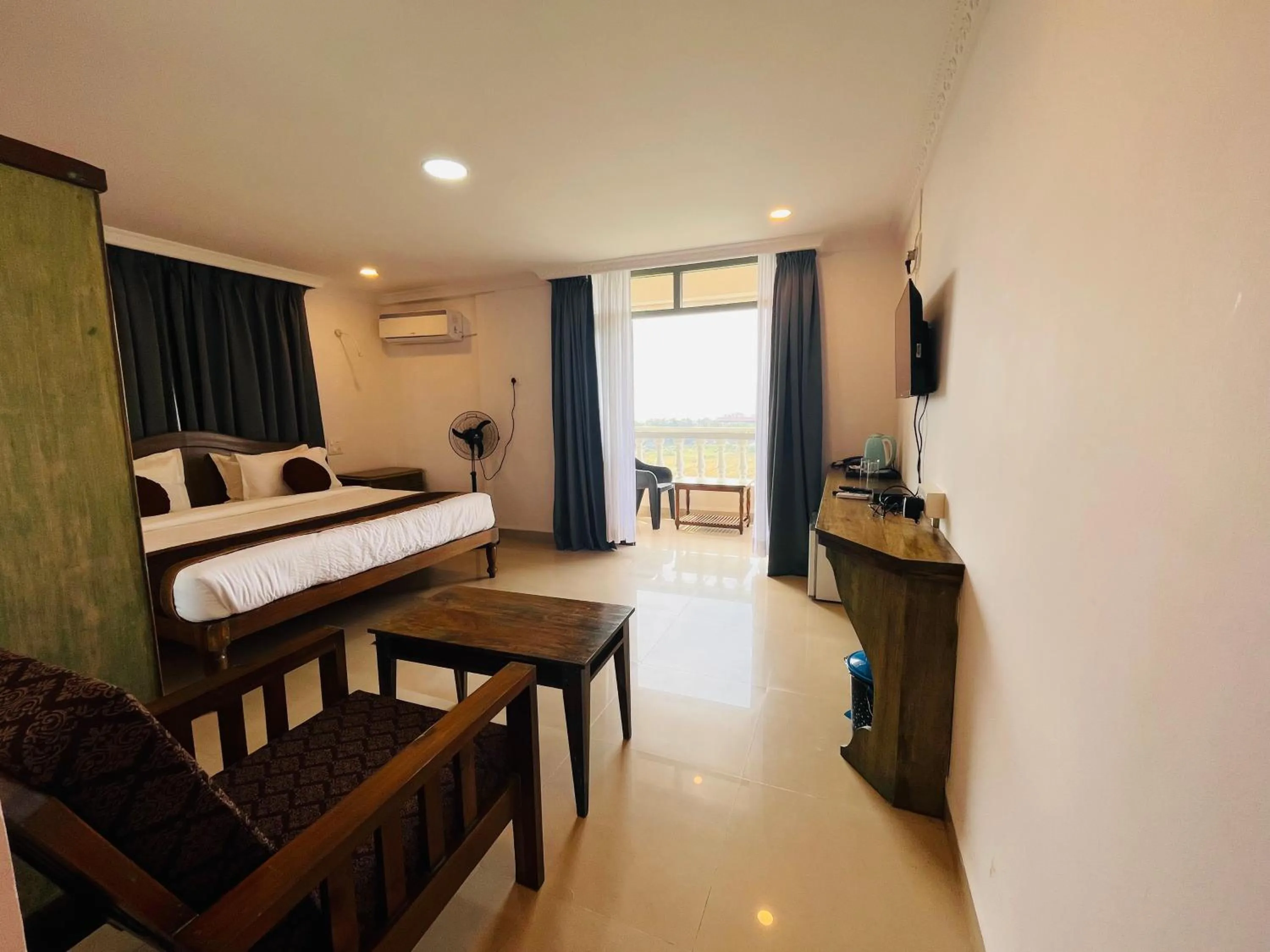 Living room, Bed in Nagas Hotel Satyavati Morjim