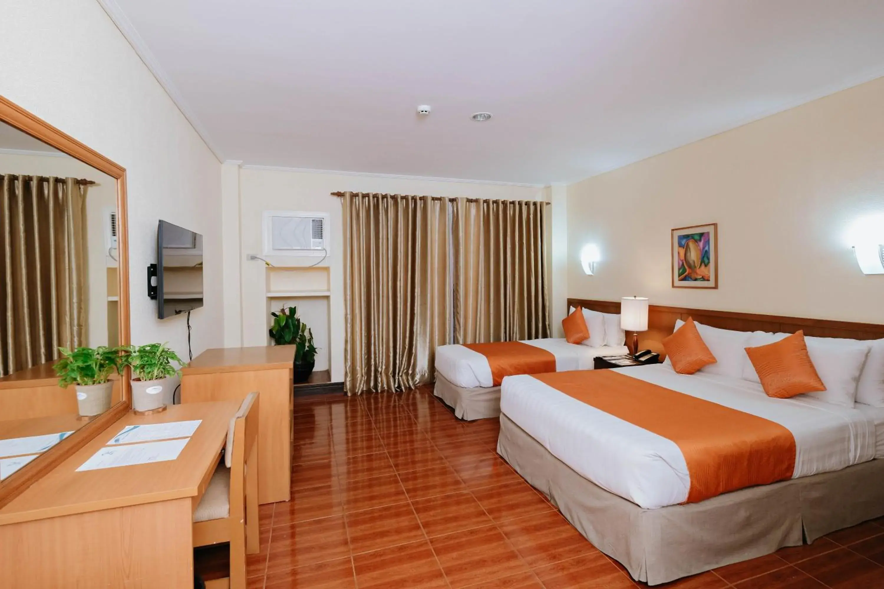 Deluxe Double Room in The Suites At Mount Malarayat Deluxe Double Room in The Suites At Mount Malarayat