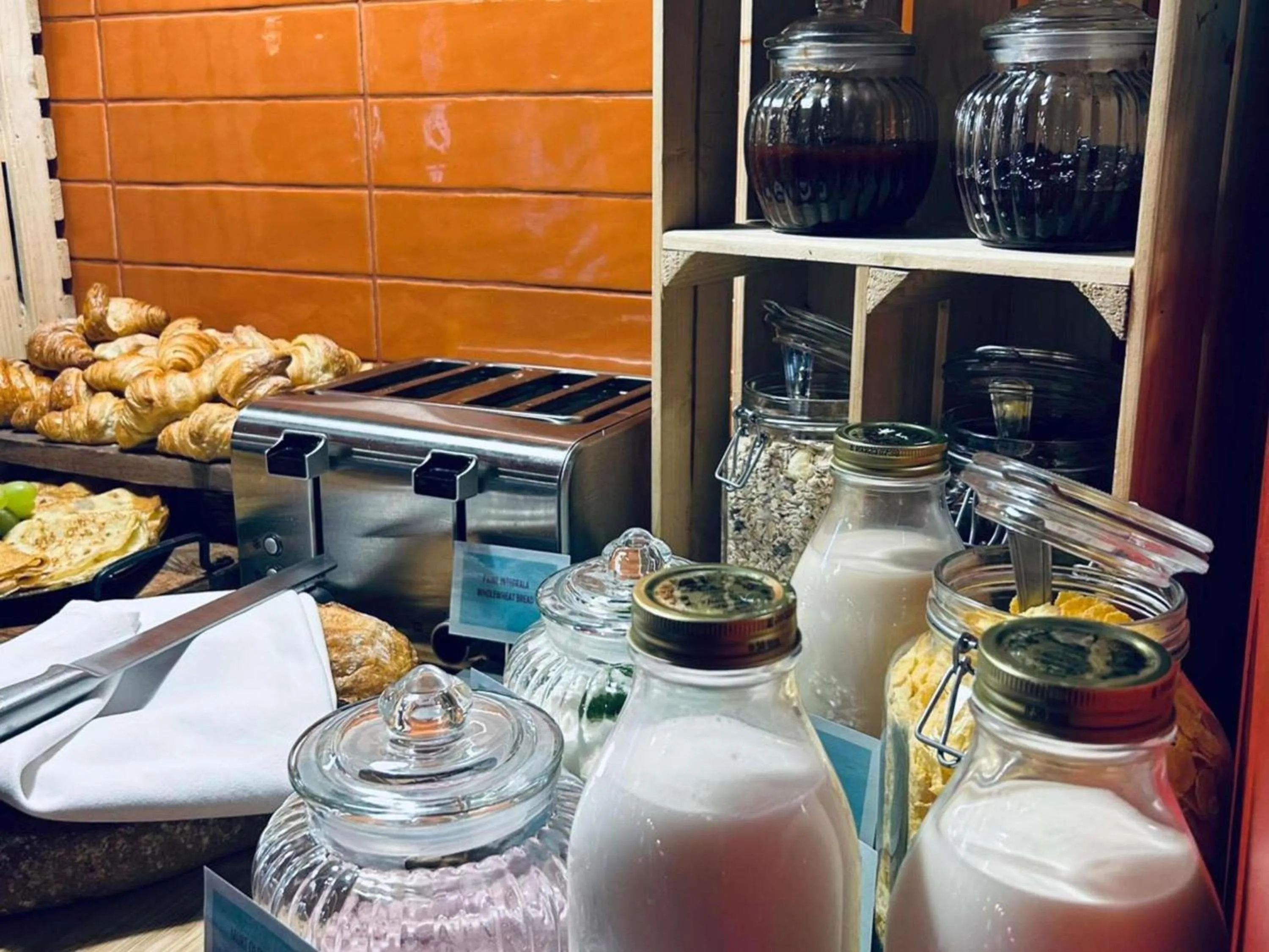 Breakfast in ibis Styles Dunarea Galati