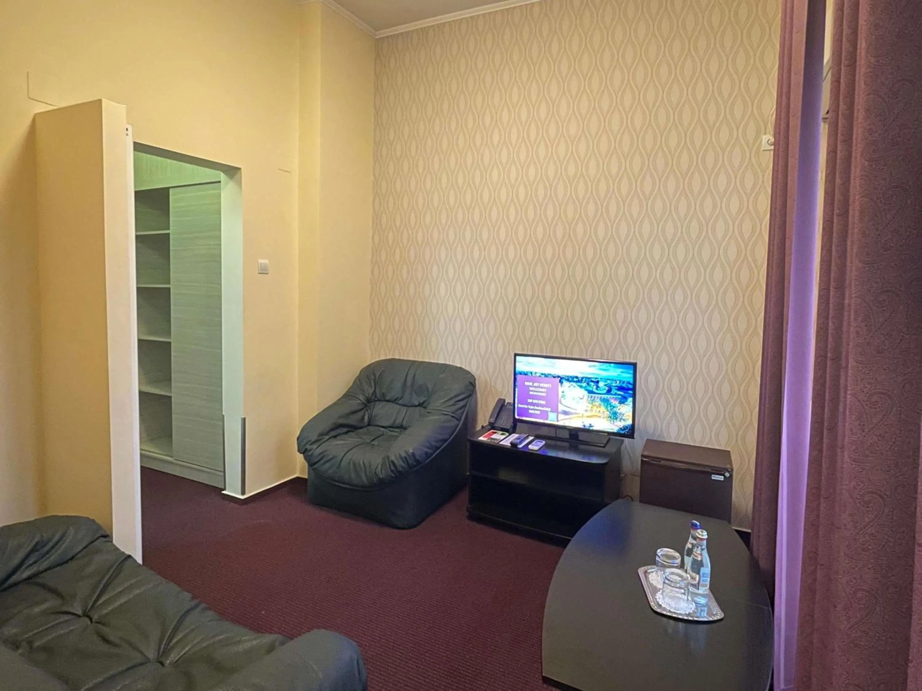 Bedroom in ibis Styles Dunarea Galati