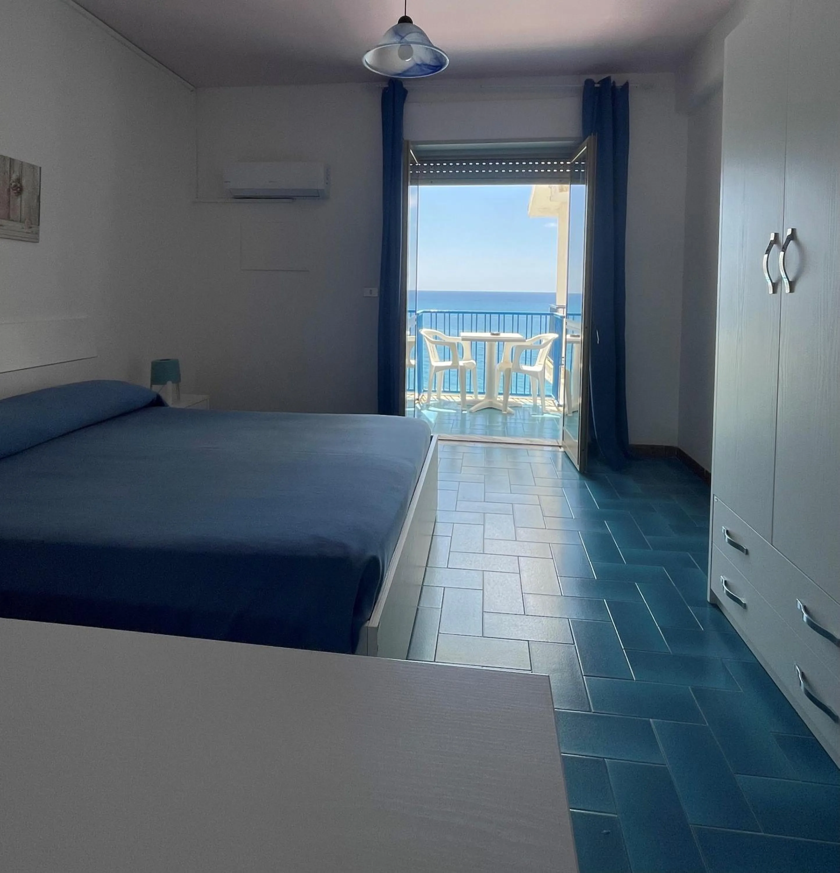 Bed in Hotel Ristorante Mareblu