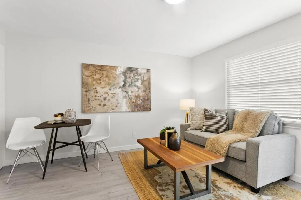 UNIVERSITY SERENITY SUITES