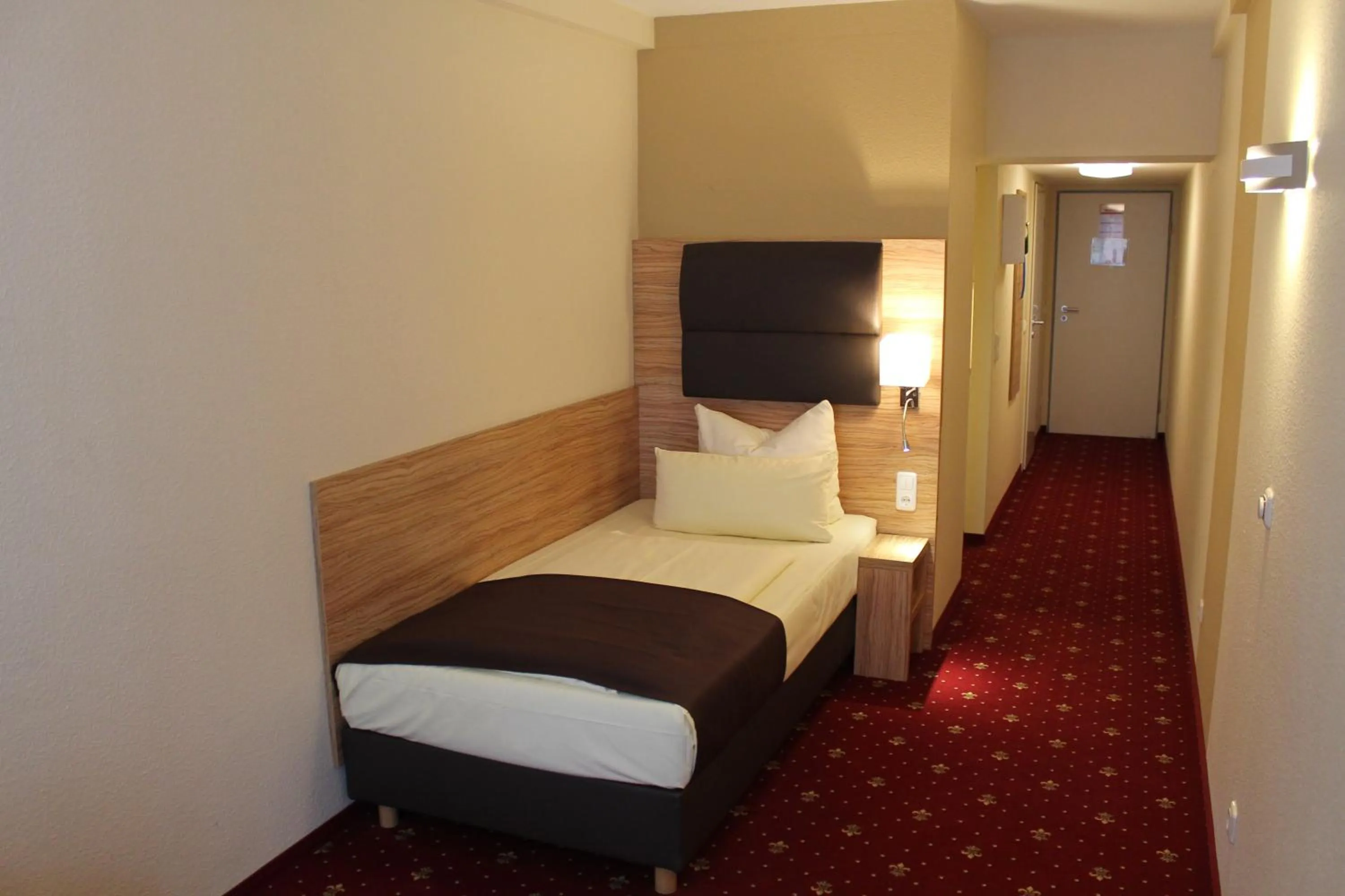 Photo of the whole room, Bed in Hotel Harburger Hof