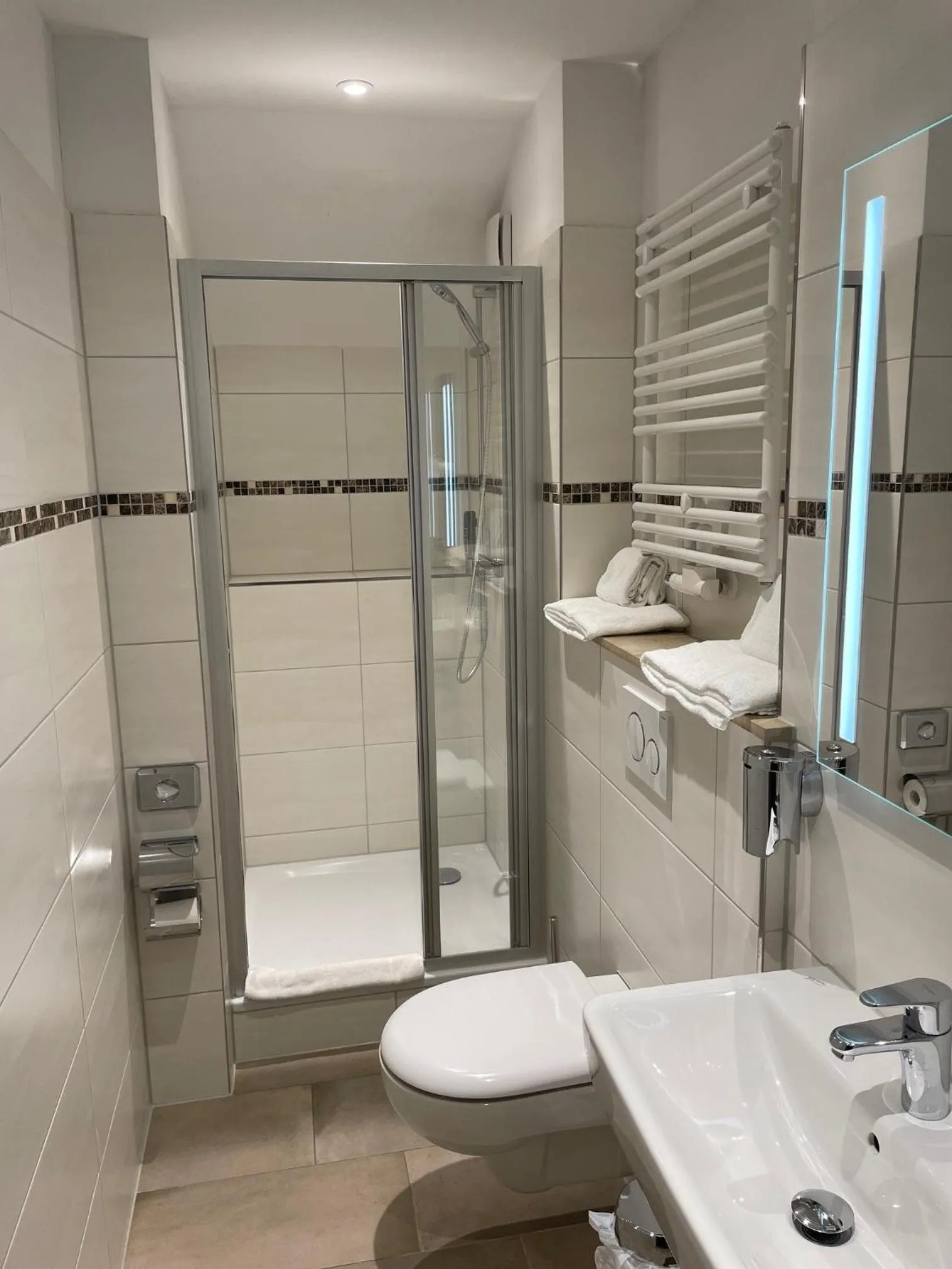 Shower in Hotel Harburger Hof