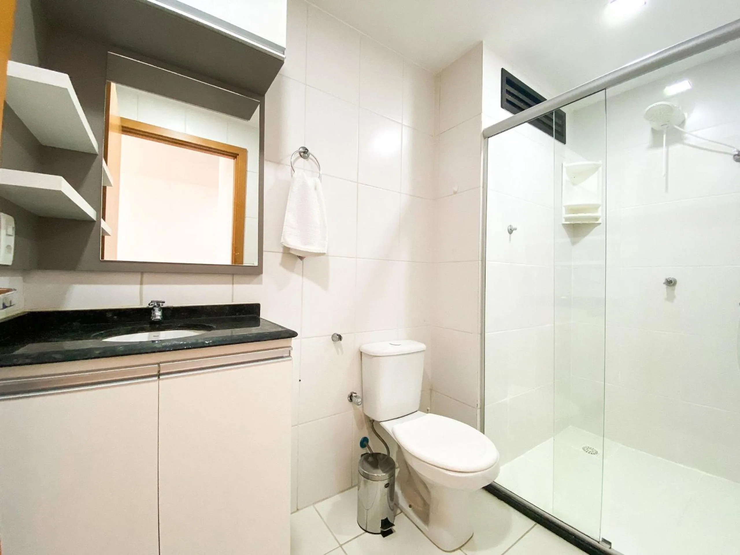 Toilet in Ao lado do Metrô e Shopping (1Qto)