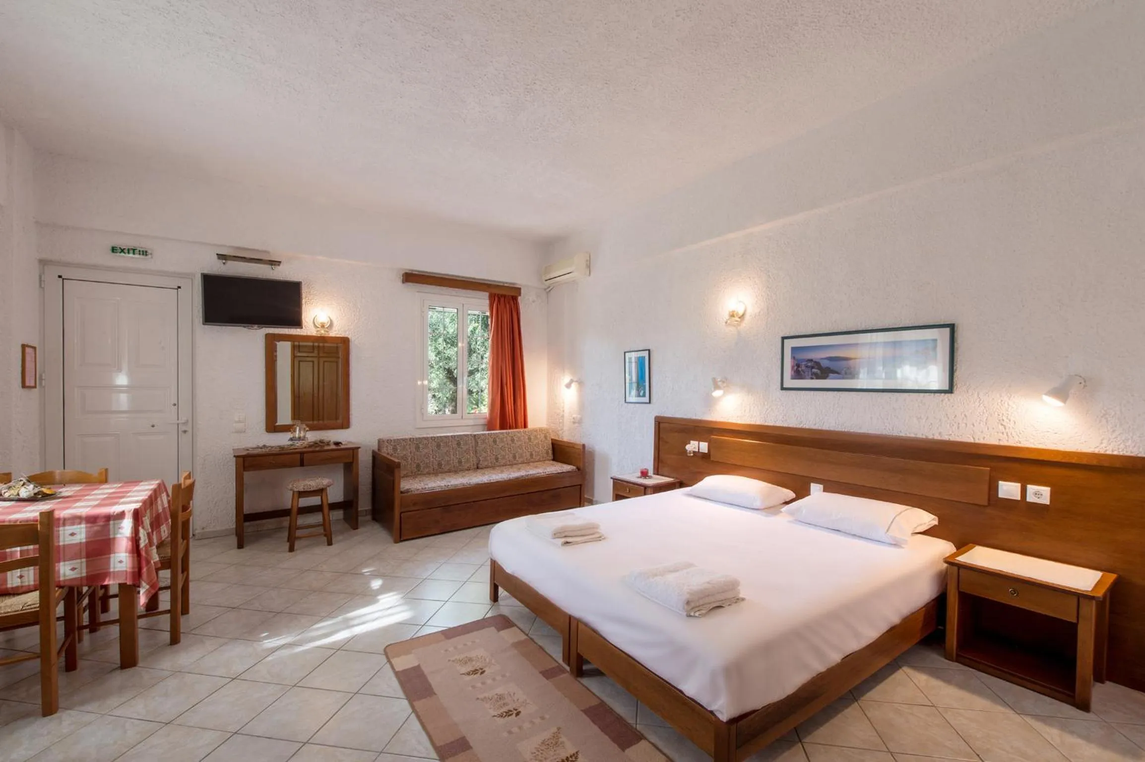 TV and multimedia, Bed in Koroni Village