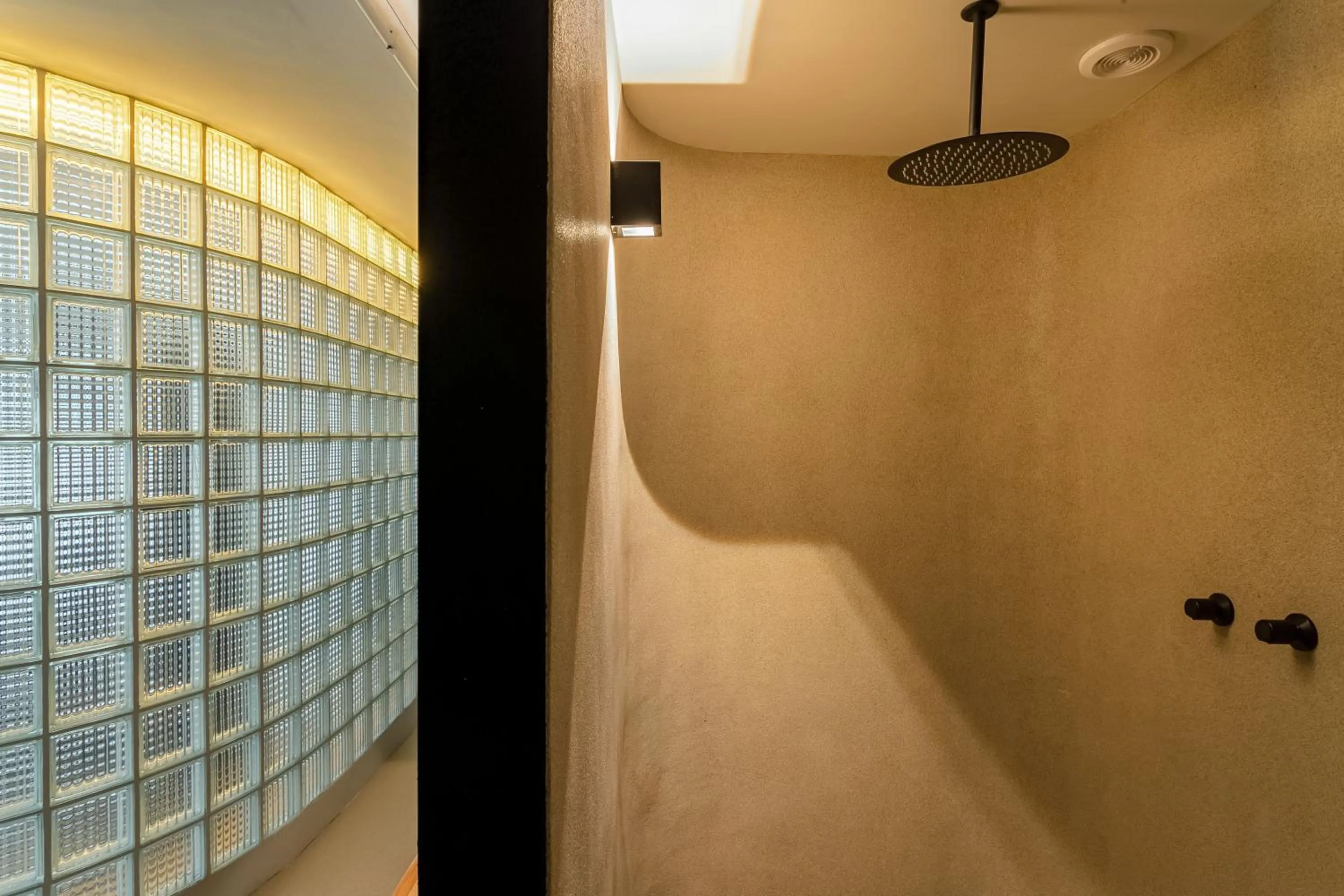 Shower in Tabas - Renata Edifício - Vila Buarque