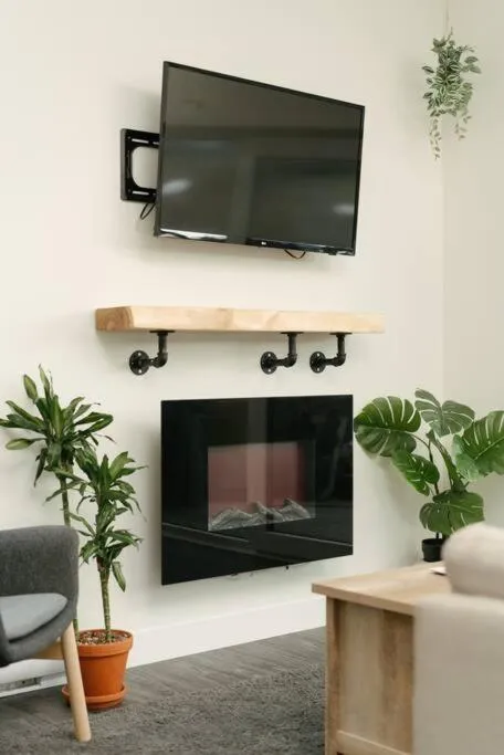 The Nest - Condo with Hot Tub & BBQ