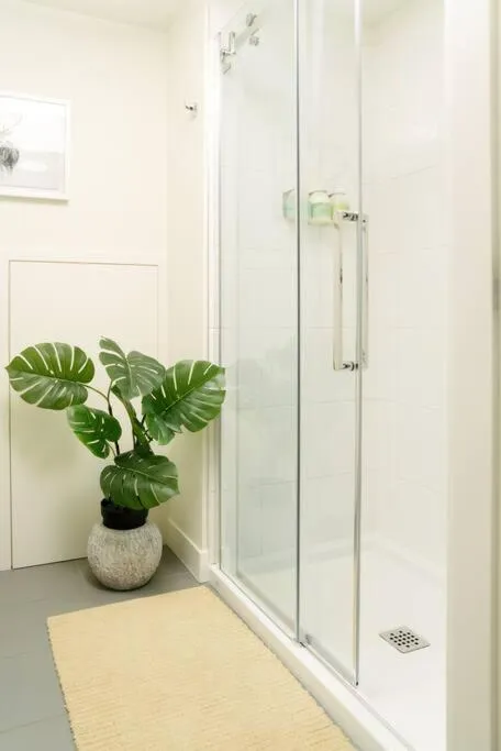 The Nest - Condo with Hot Tub & BBQ