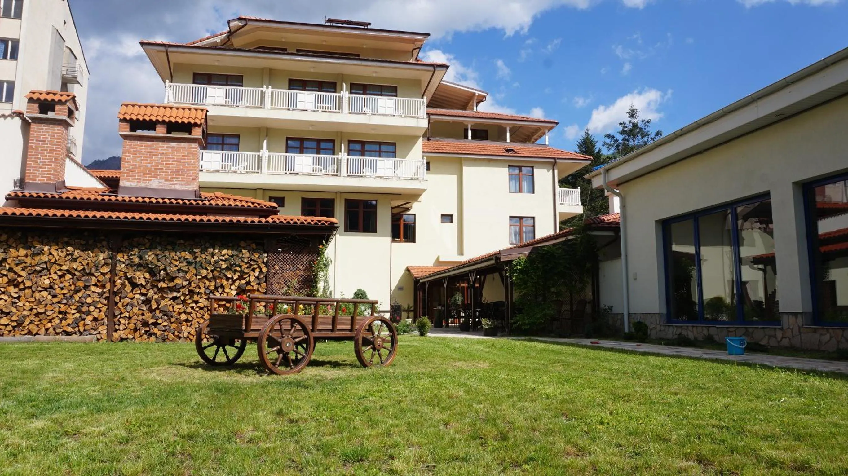 Property building in Хотел Стиляна/Hotel Stilyana