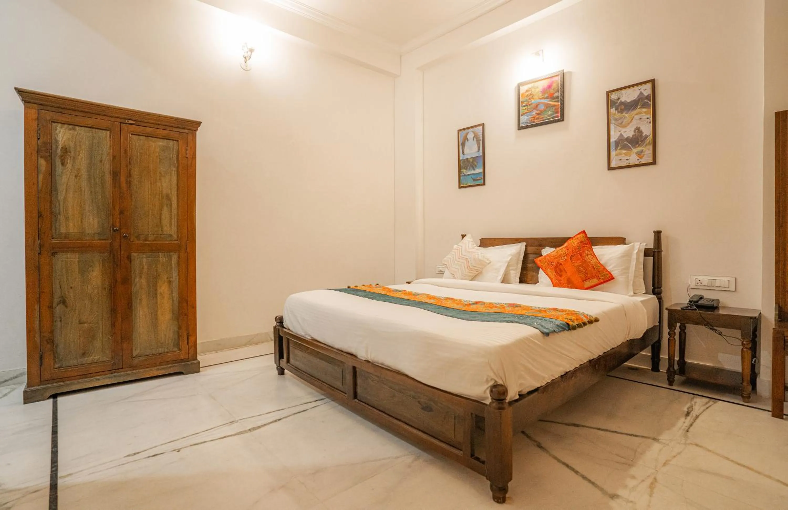 Photo of the whole room, Bed in Villa Tha Gadh Bansiya