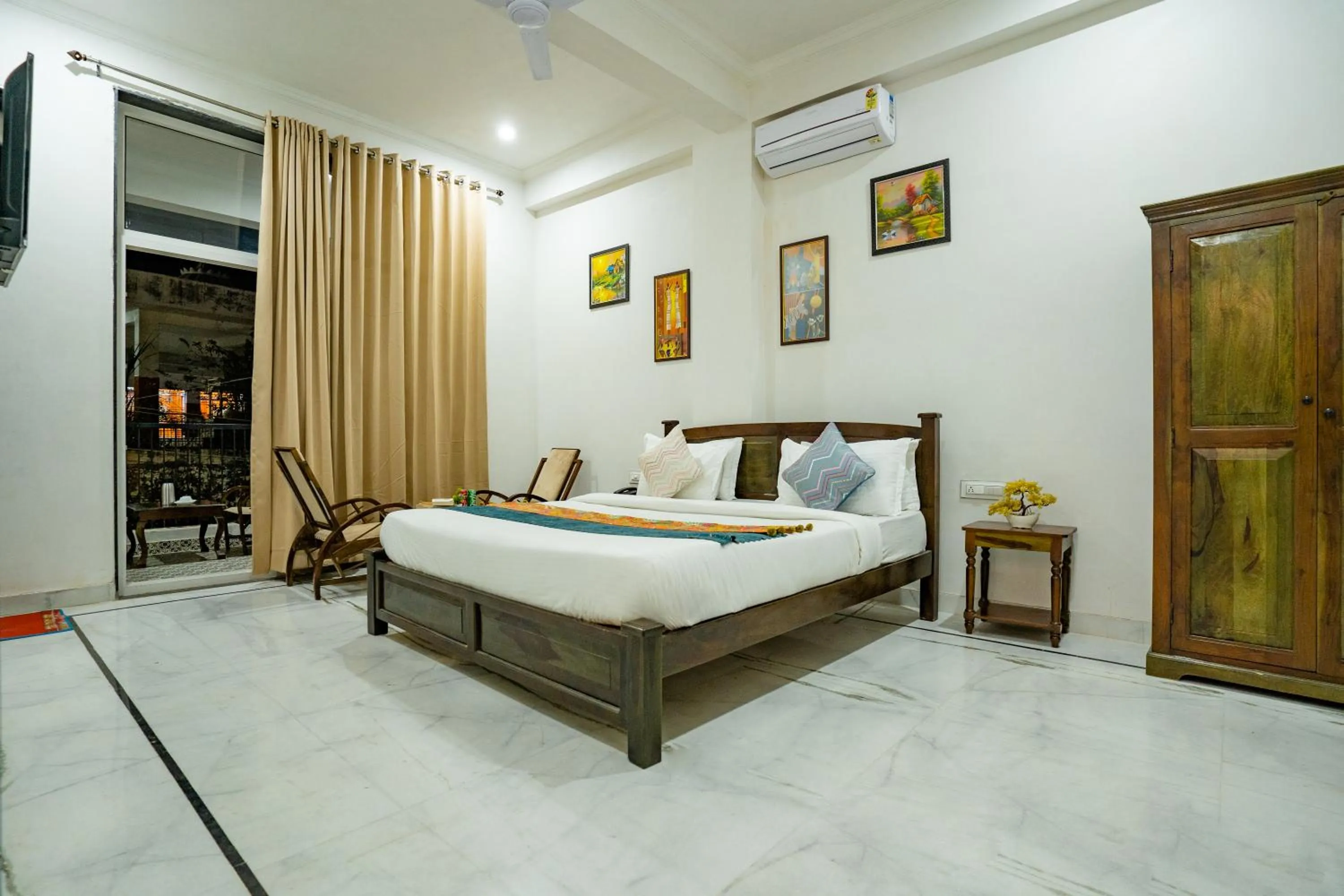 Photo of the whole room, Bed in Villa Tha Gadh Bansiya