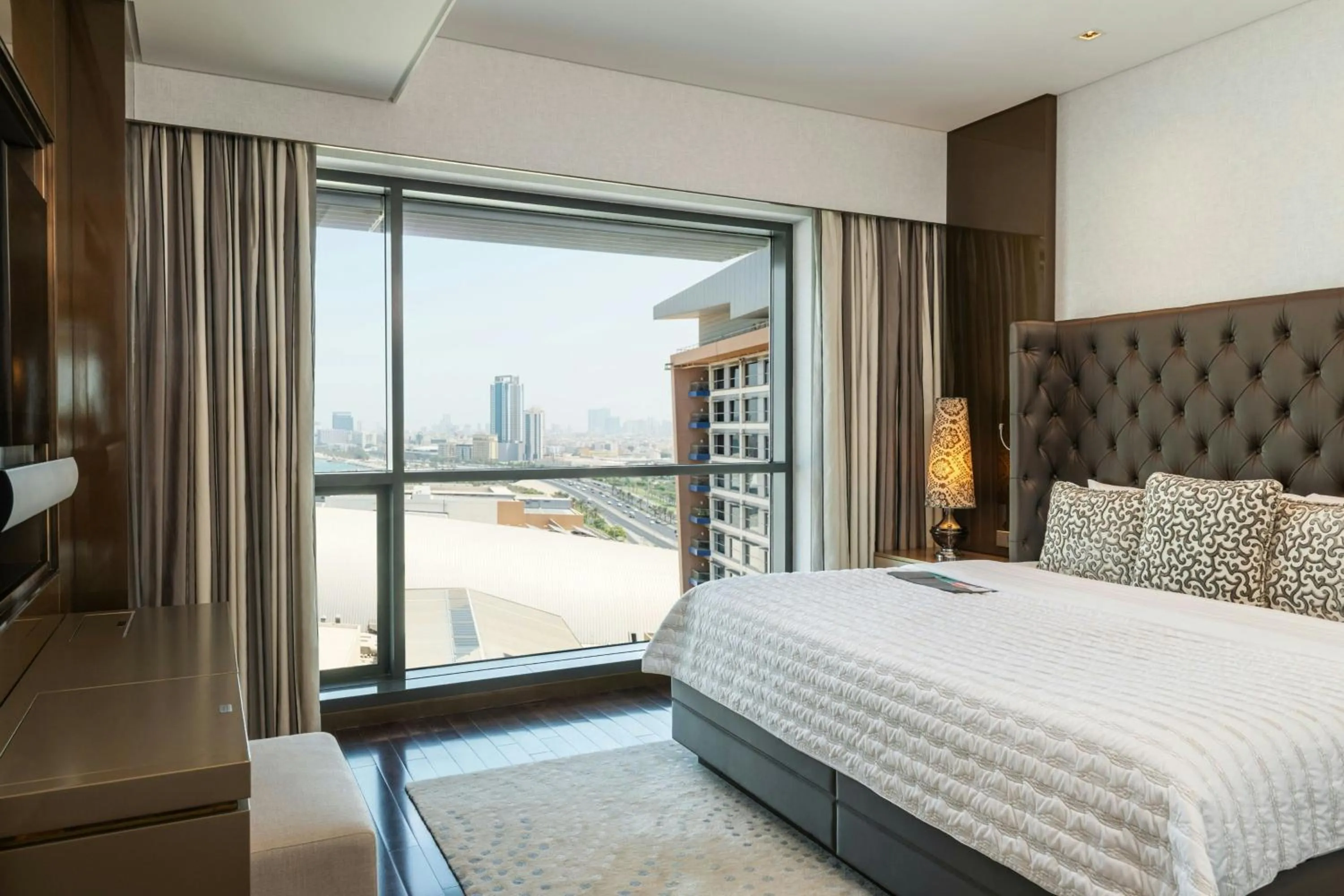 Photo of the whole room, Bed in Le Meridien City Centre Bahrain