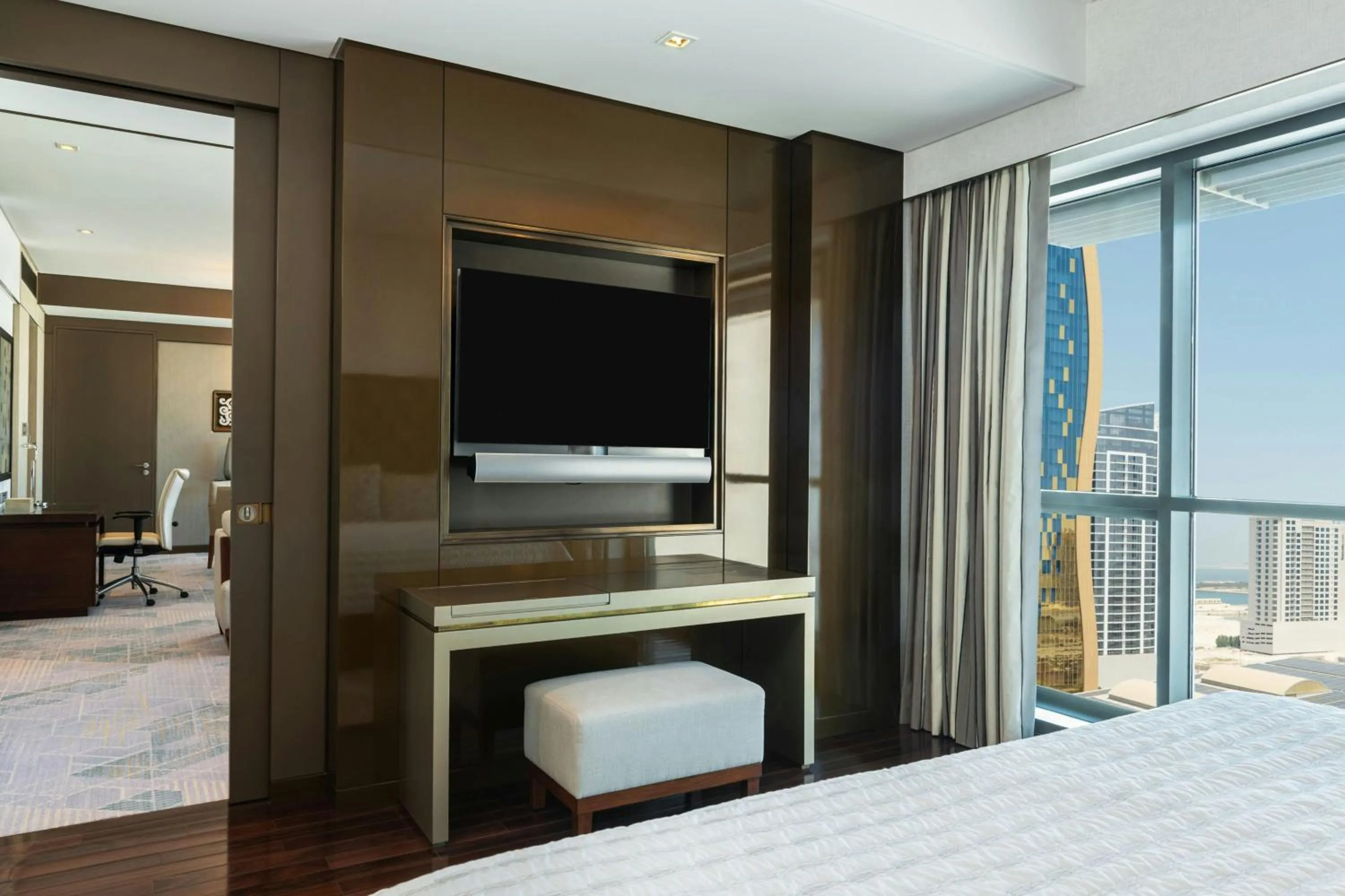Photo of the whole room, Bed in Le Meridien City Centre Bahrain