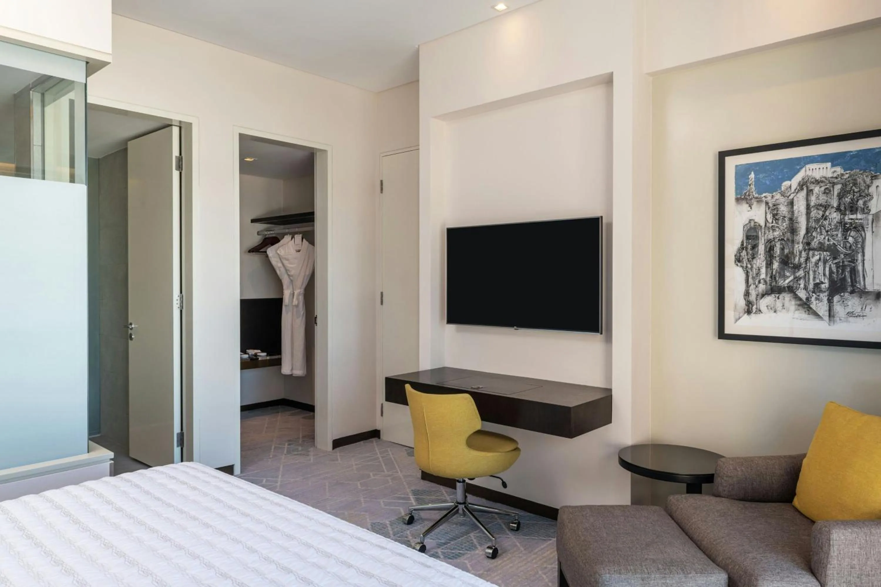 Photo of the whole room, Bed in Le Meridien City Centre Bahrain