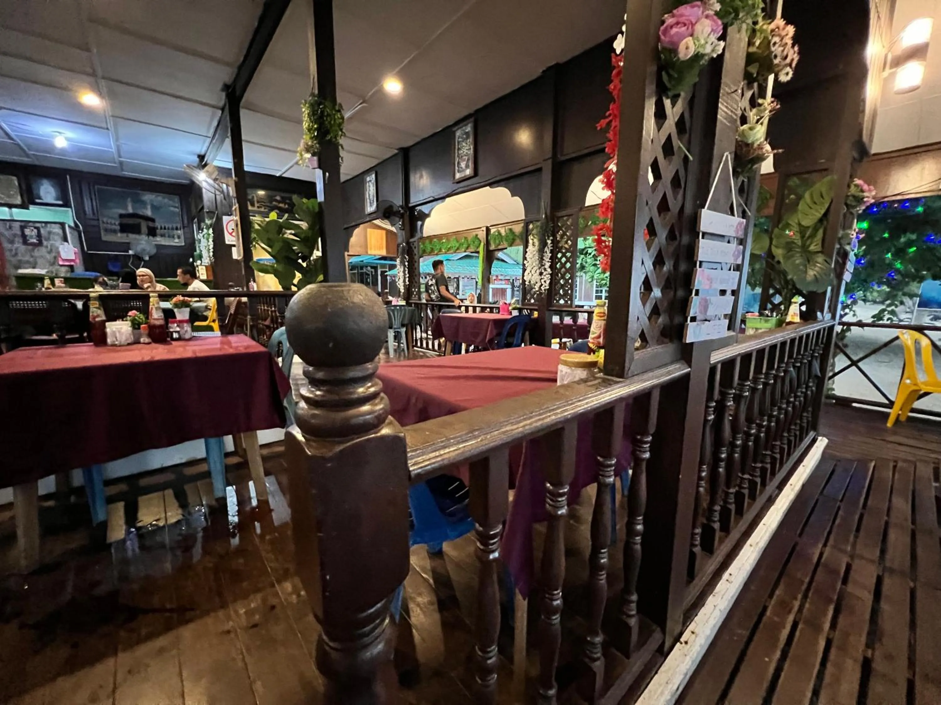 Restaurant/places to eat in Mama's Chalet Pulau Perhentian Besar
