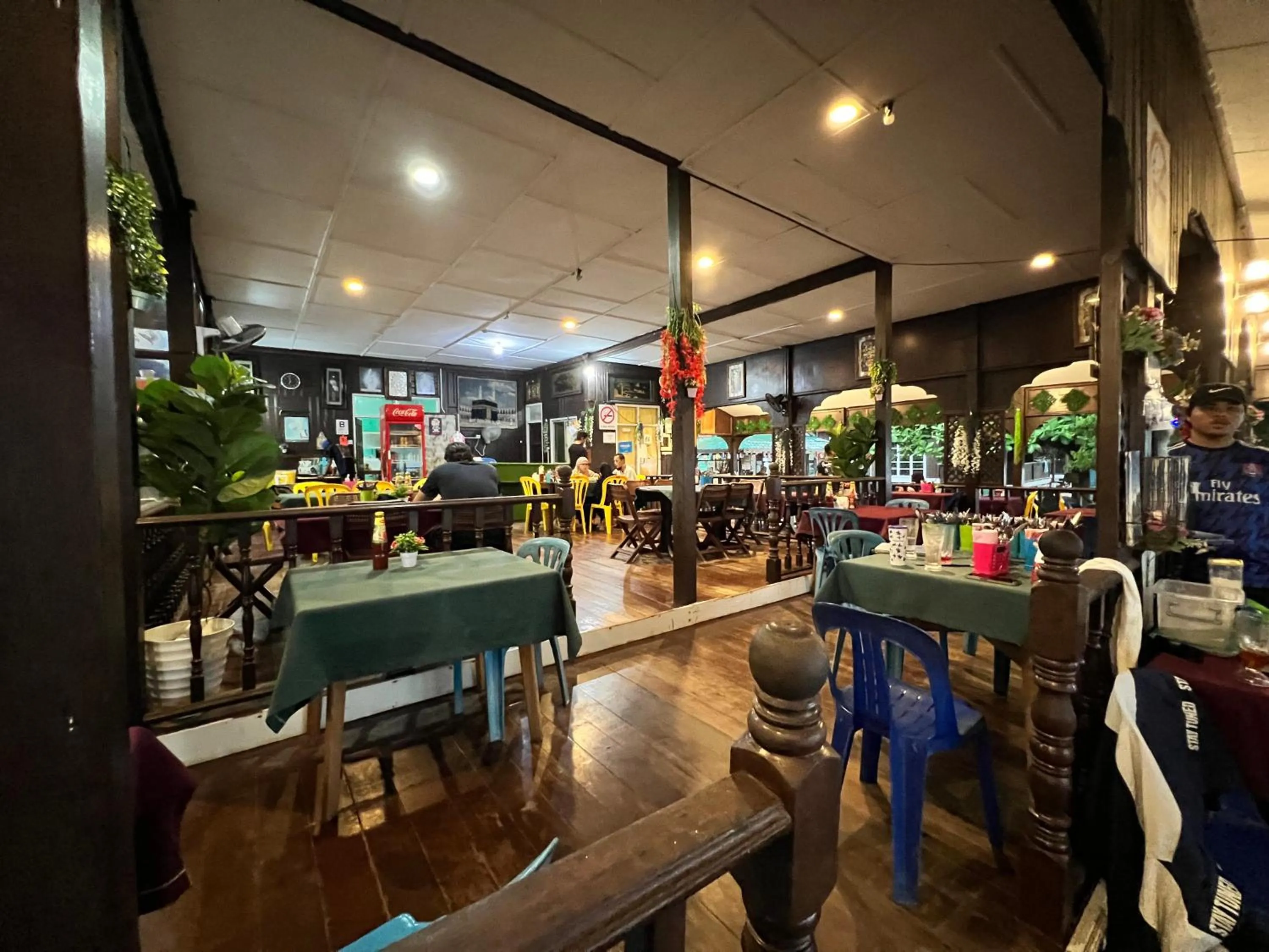 Restaurant/places to eat in Mama's Chalet Pulau Perhentian Besar