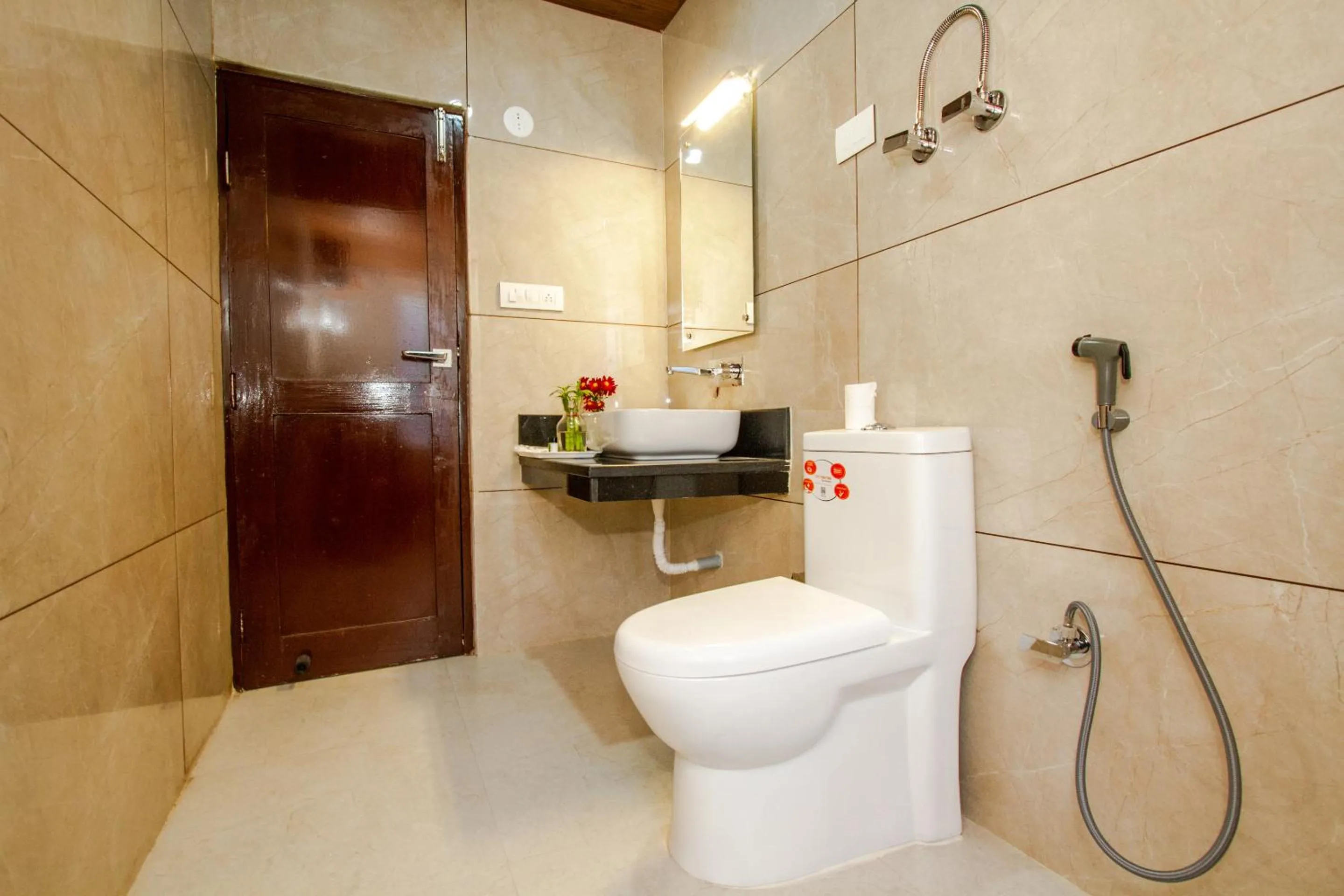 Shower in Tripli Hotels Drilbu Manali