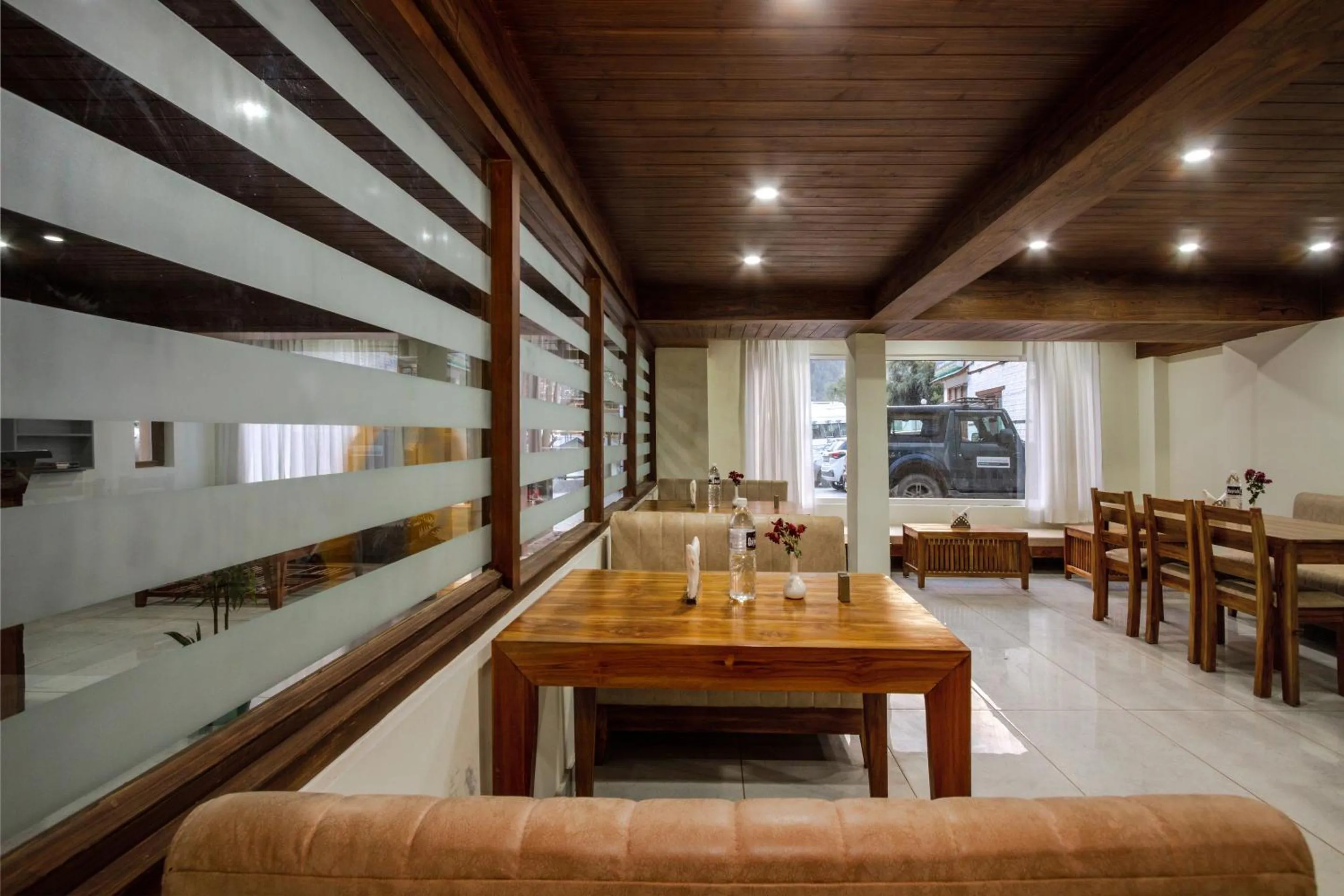 Dining area in Tripli Hotels Drilbu Manali
