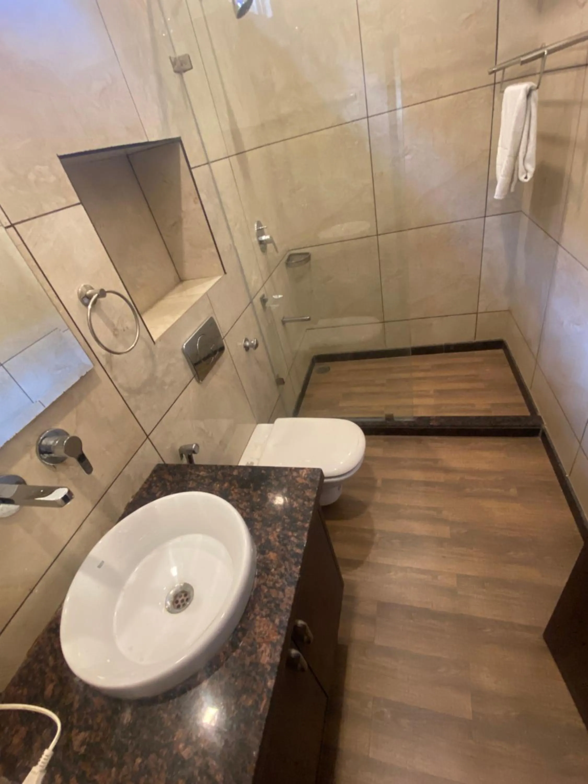 Shower in Hotel Cedar