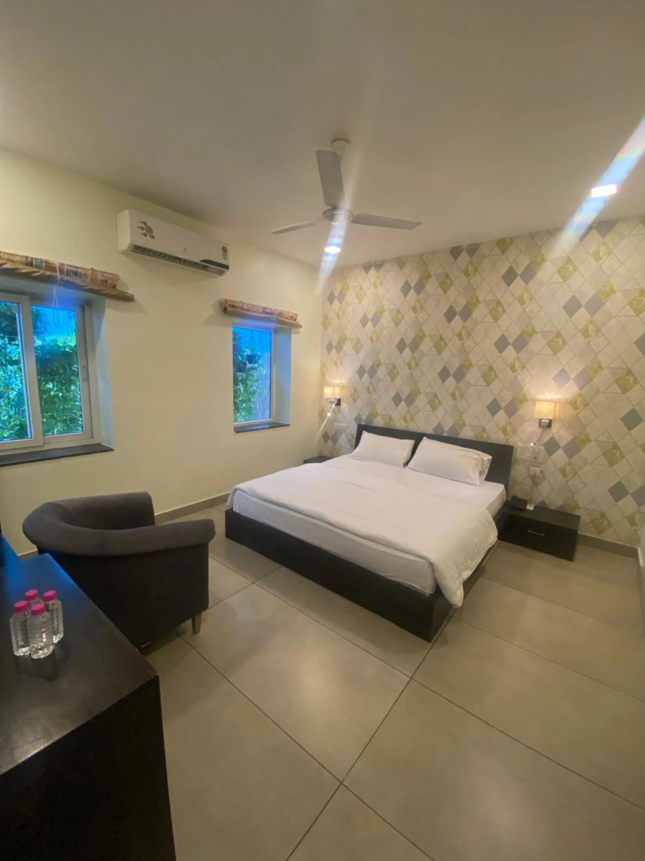 air conditioner, Bed in Hotel Cedar