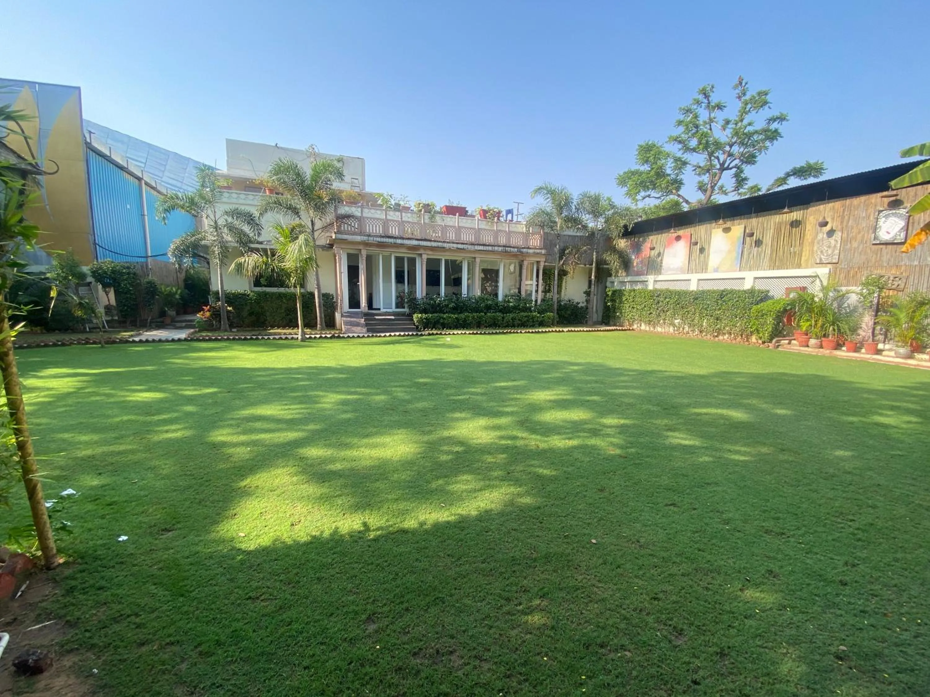 Property building in Hotel Cedar