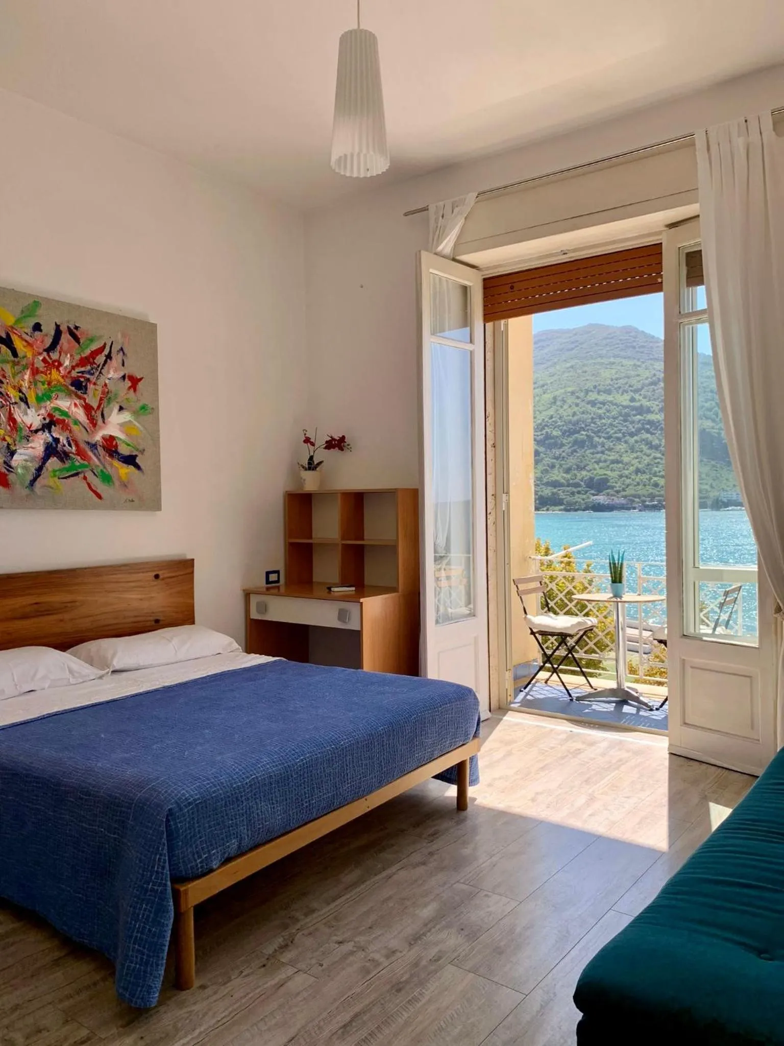 Bedroom, Bed in Mare Blu