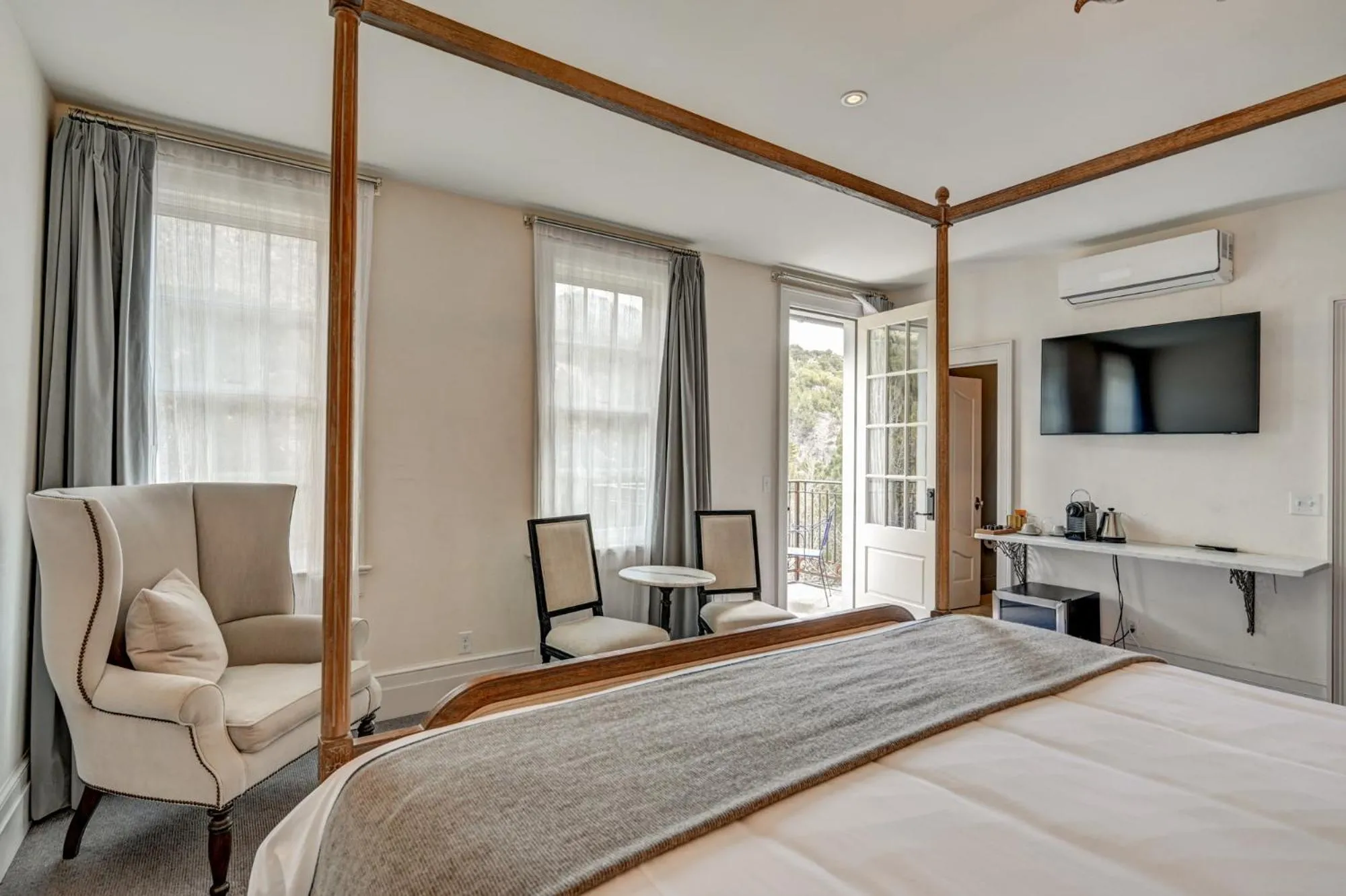 Bed in Surf Hotel & Chateau