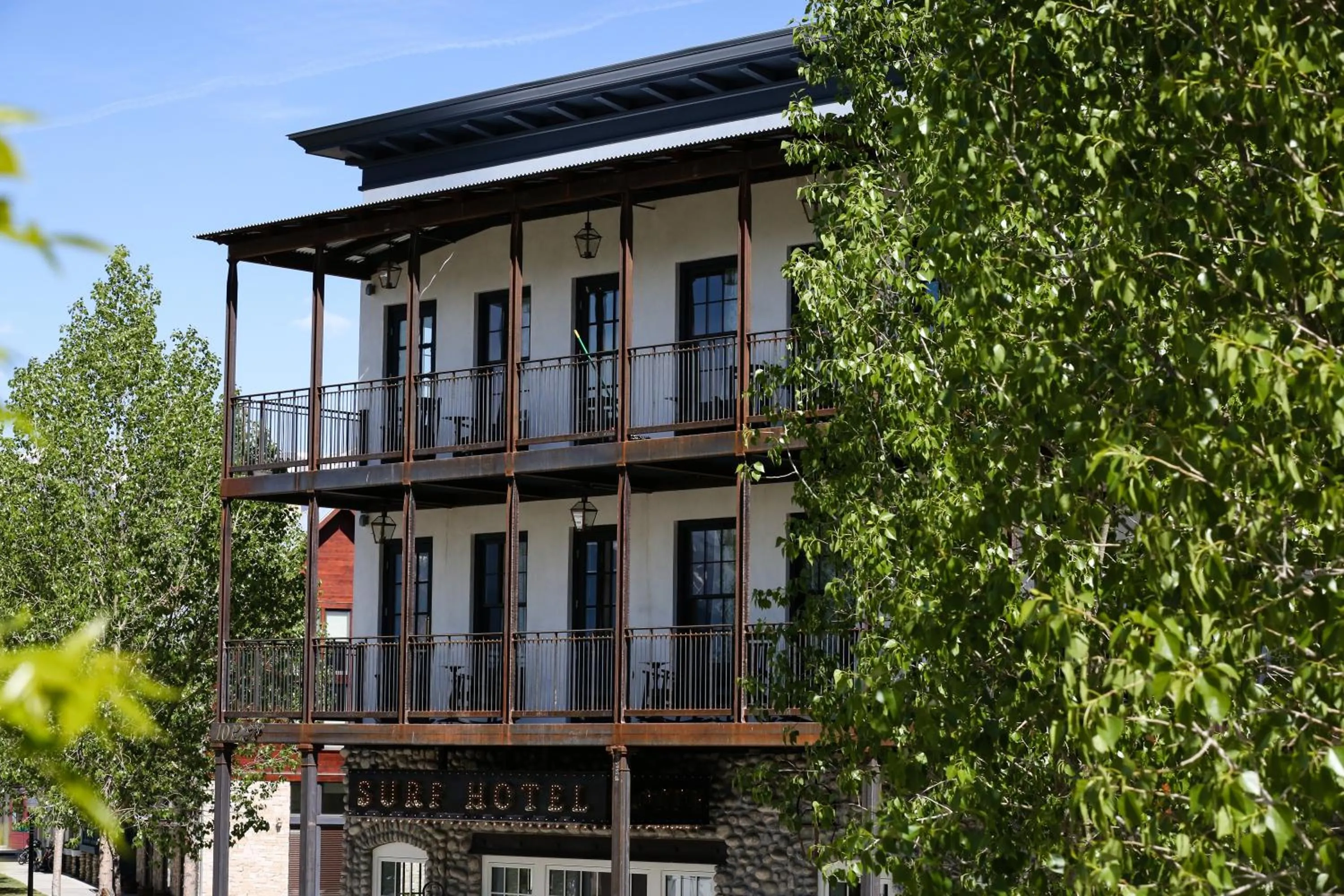 Property building in Surf Hotel & Chateau