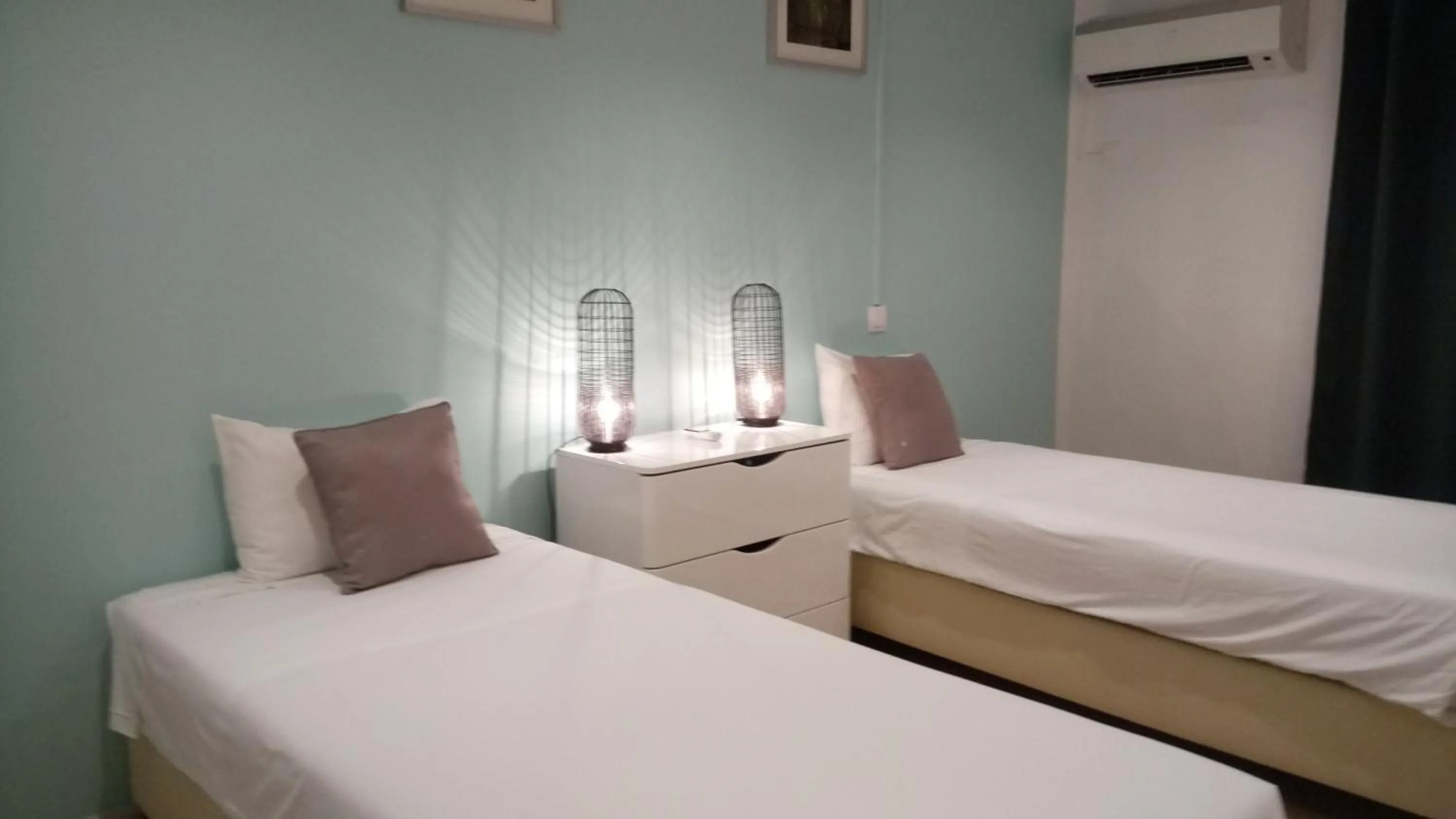 Photo of the whole room, Bed in Hotel Atlantis