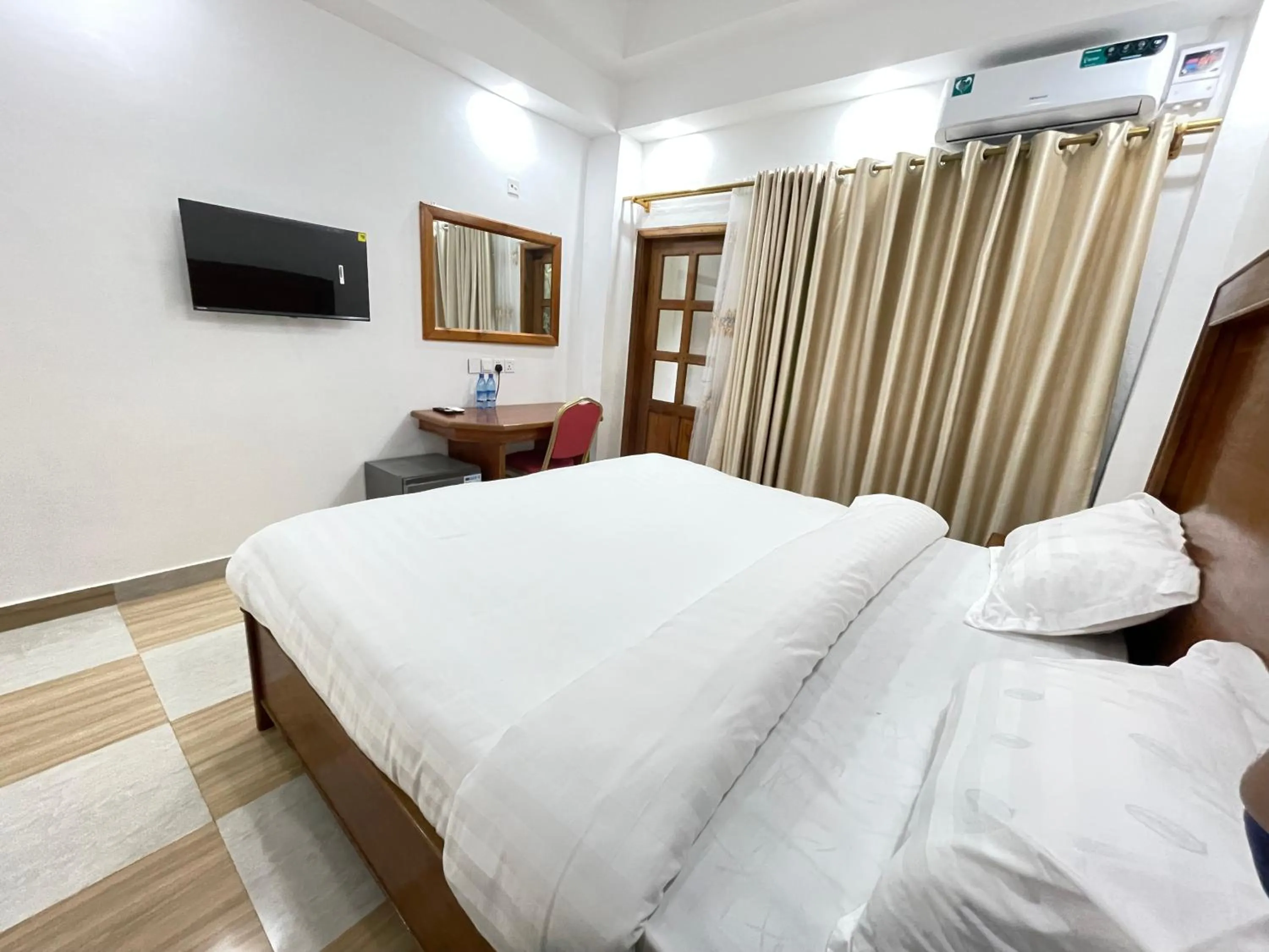 Pulickal Heights Hotel