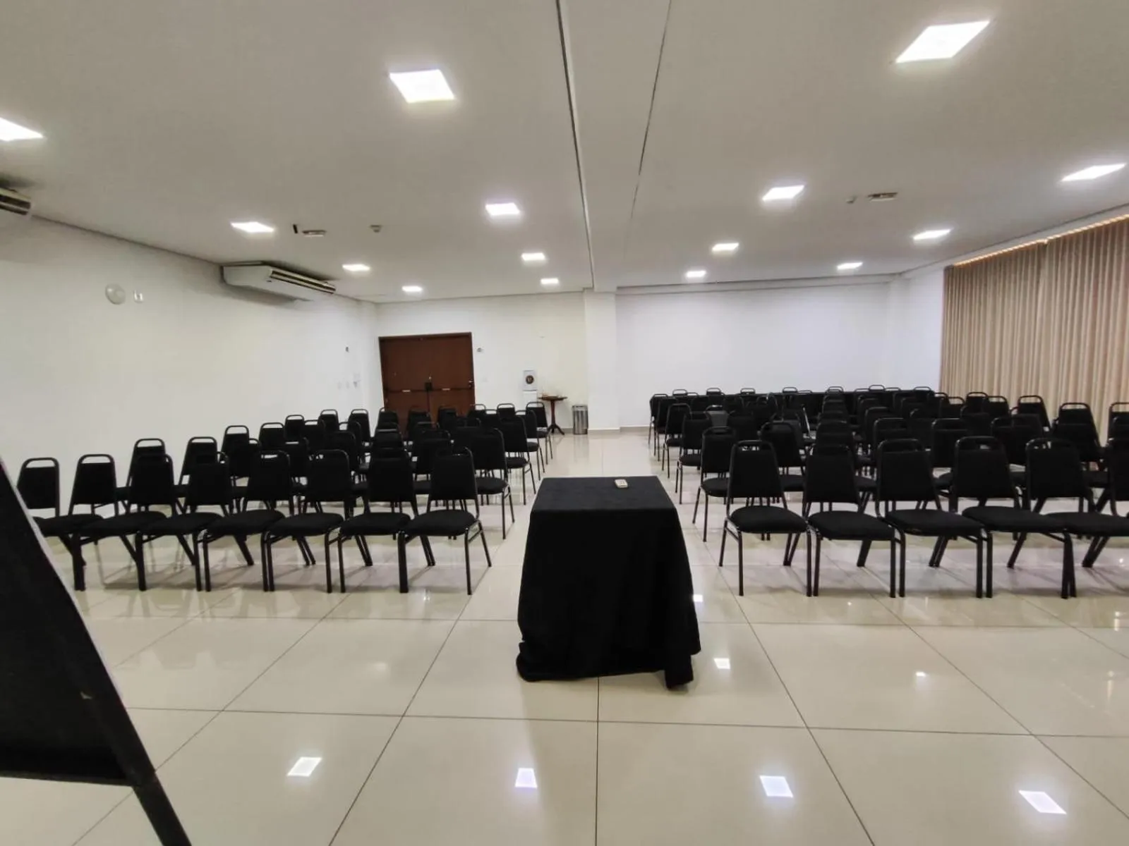 Meeting/conference room in Ipe Center Hotel